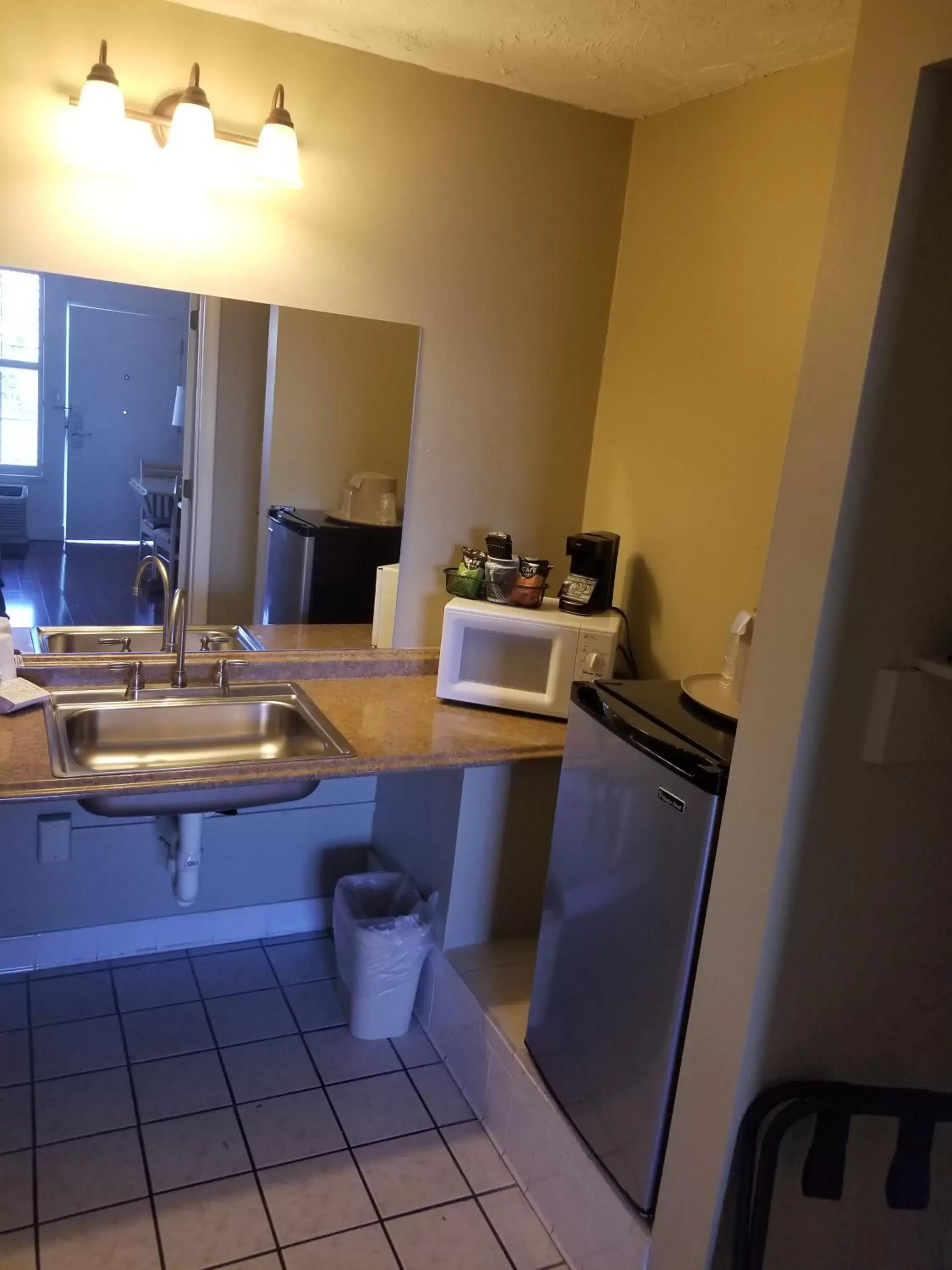 Kitchen or kitchenette, Kitchen/Kitchenette in Gulfcoast Inn Naples