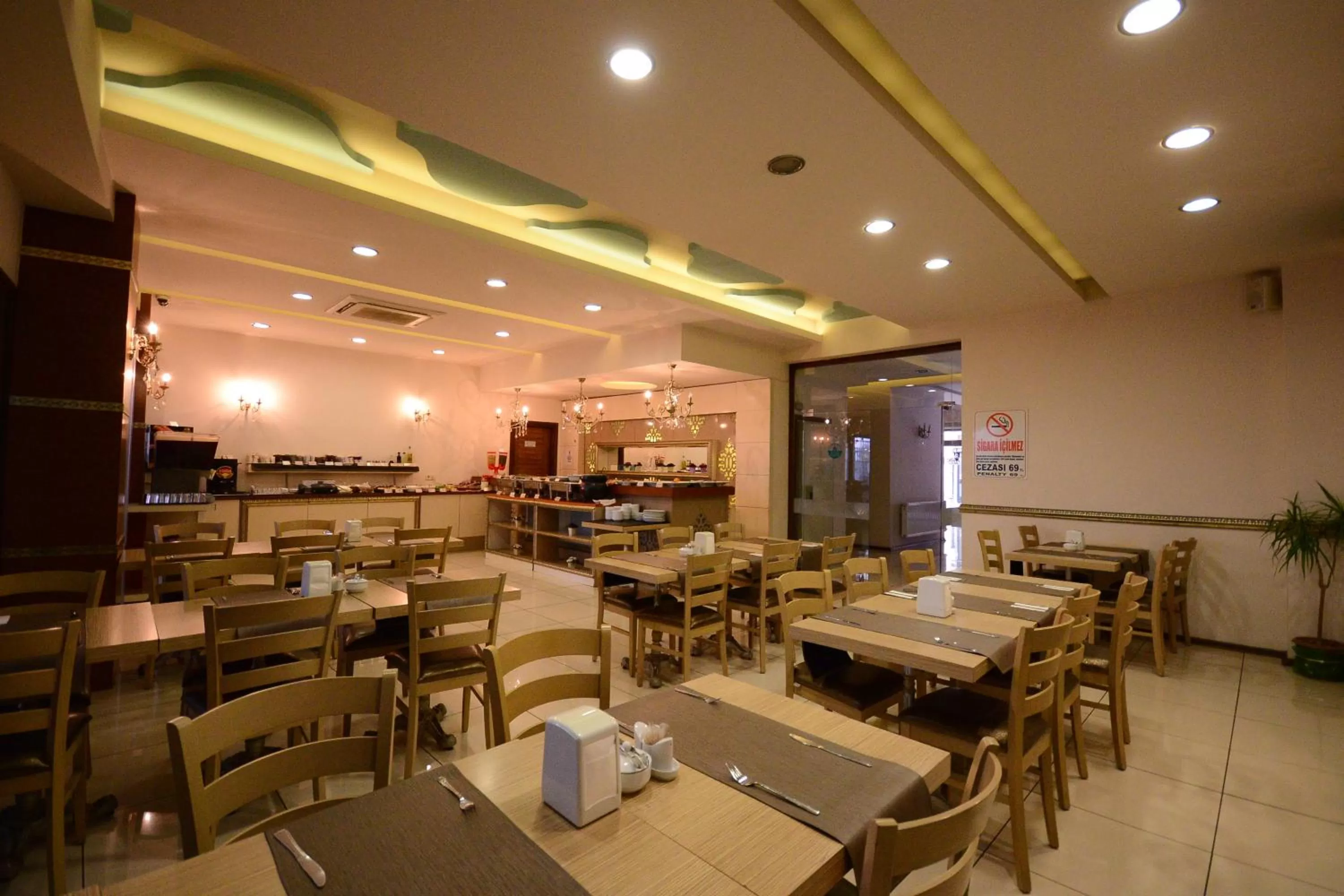 Food and drinks in Grand Anzac Hotel