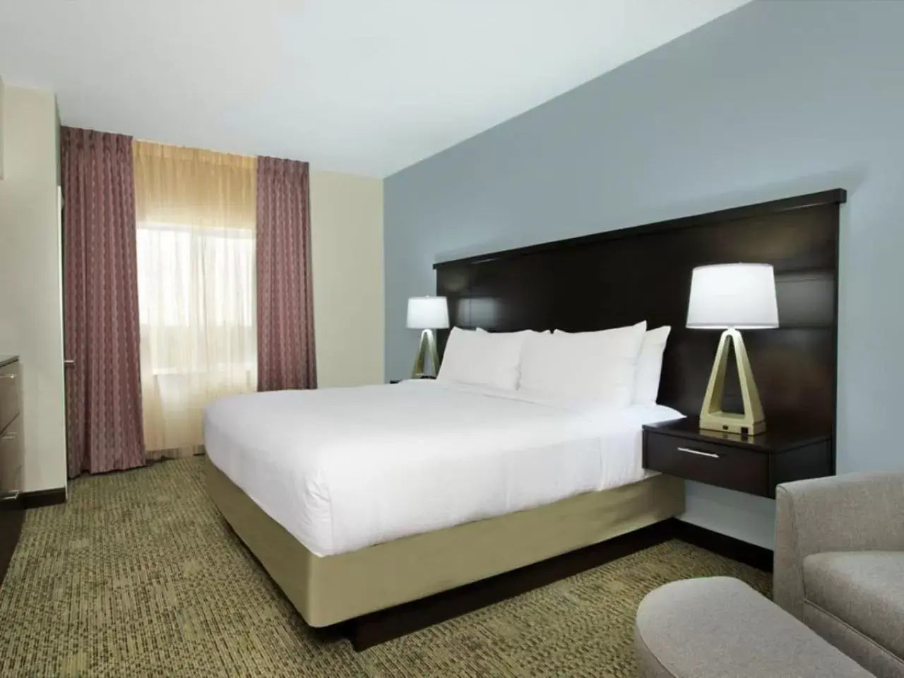 Bedroom, Bed in Staybridge Suites - Houston - Medical Center, an IHG Hotel