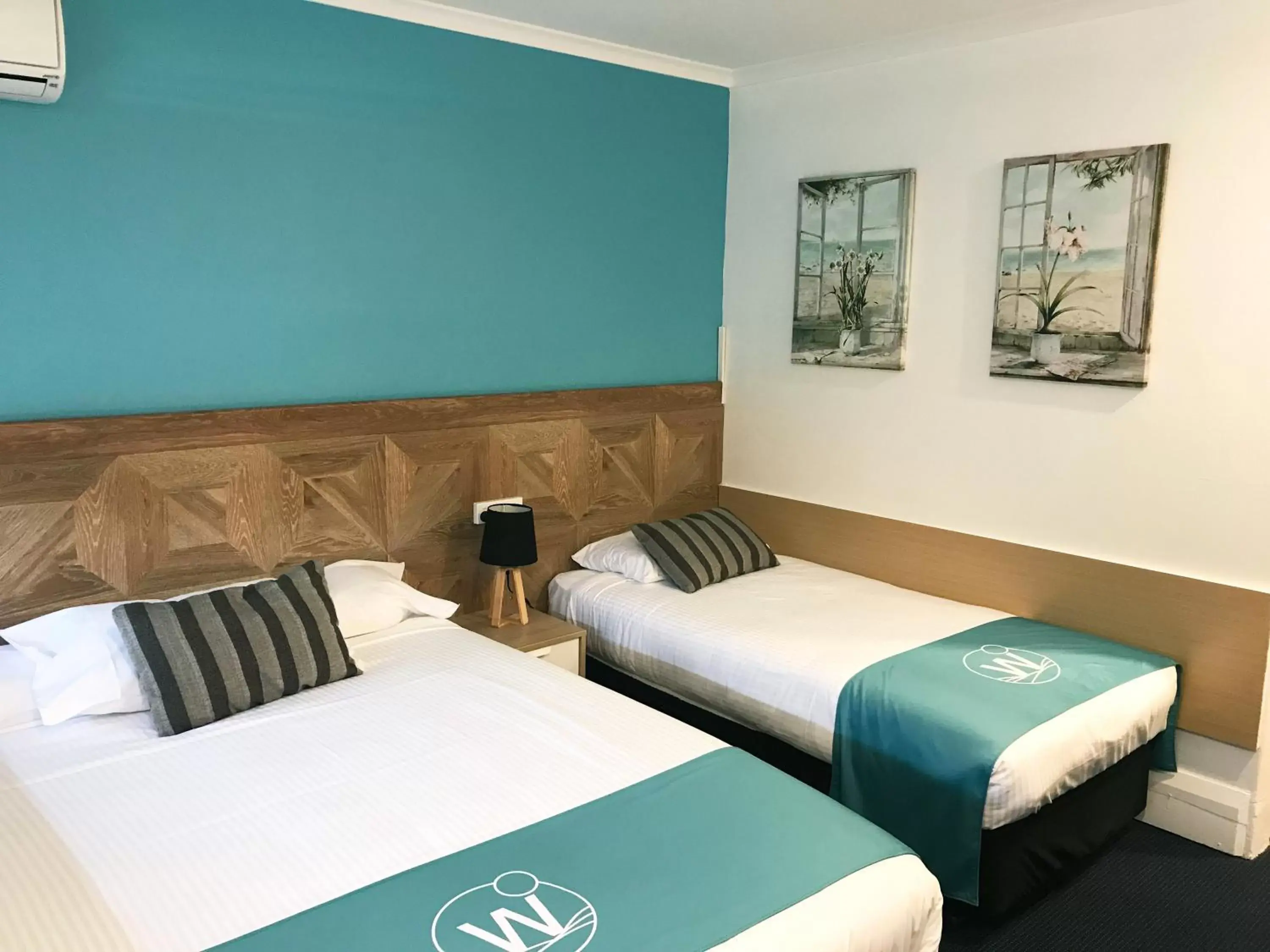 Standard Queen Room - Roadside in Mariners on the Waterfront Standard Queen Room - Roadside in Mariners on the Waterfront