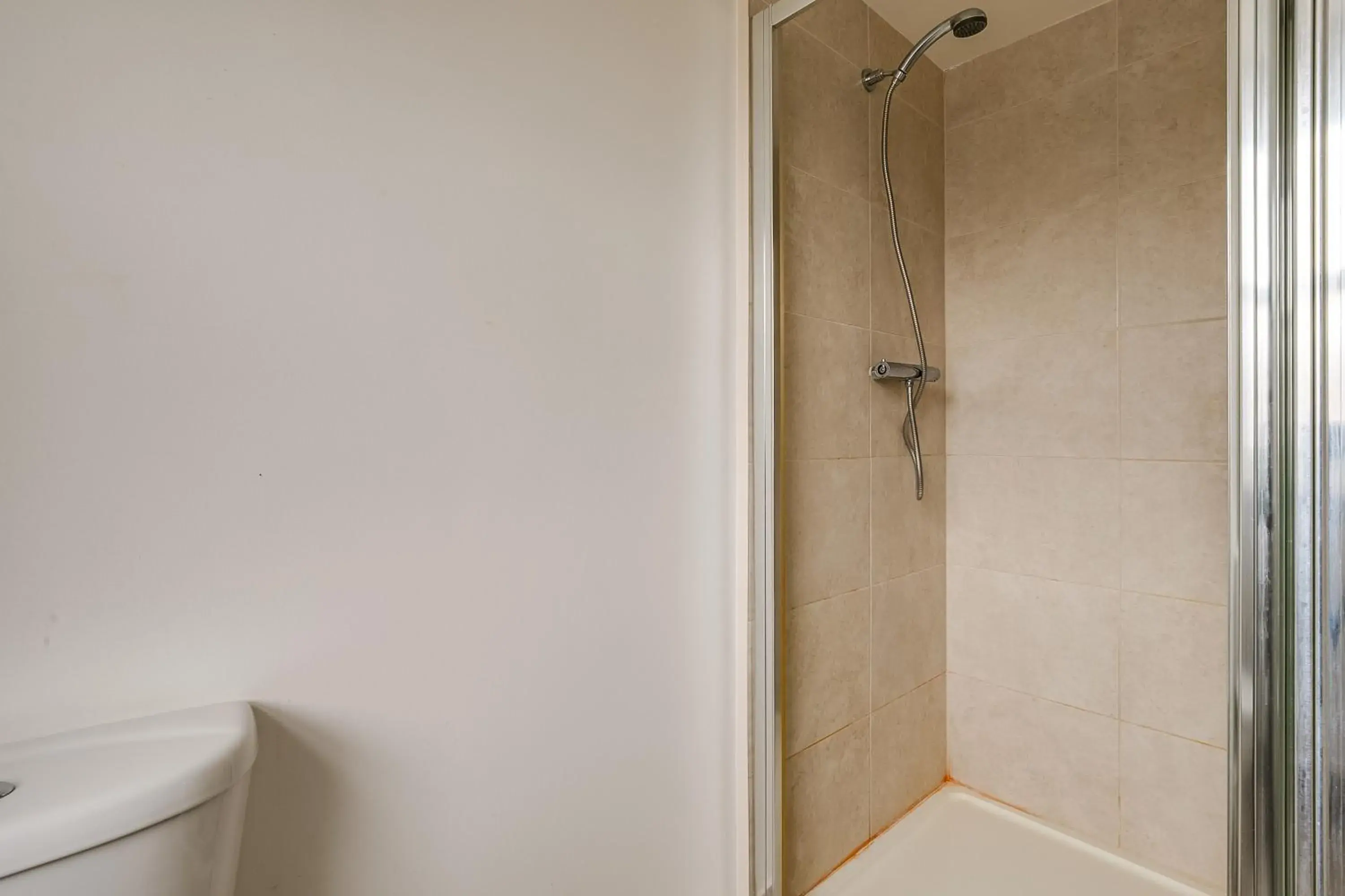 Shower, Bathroom in Astoria Hotel