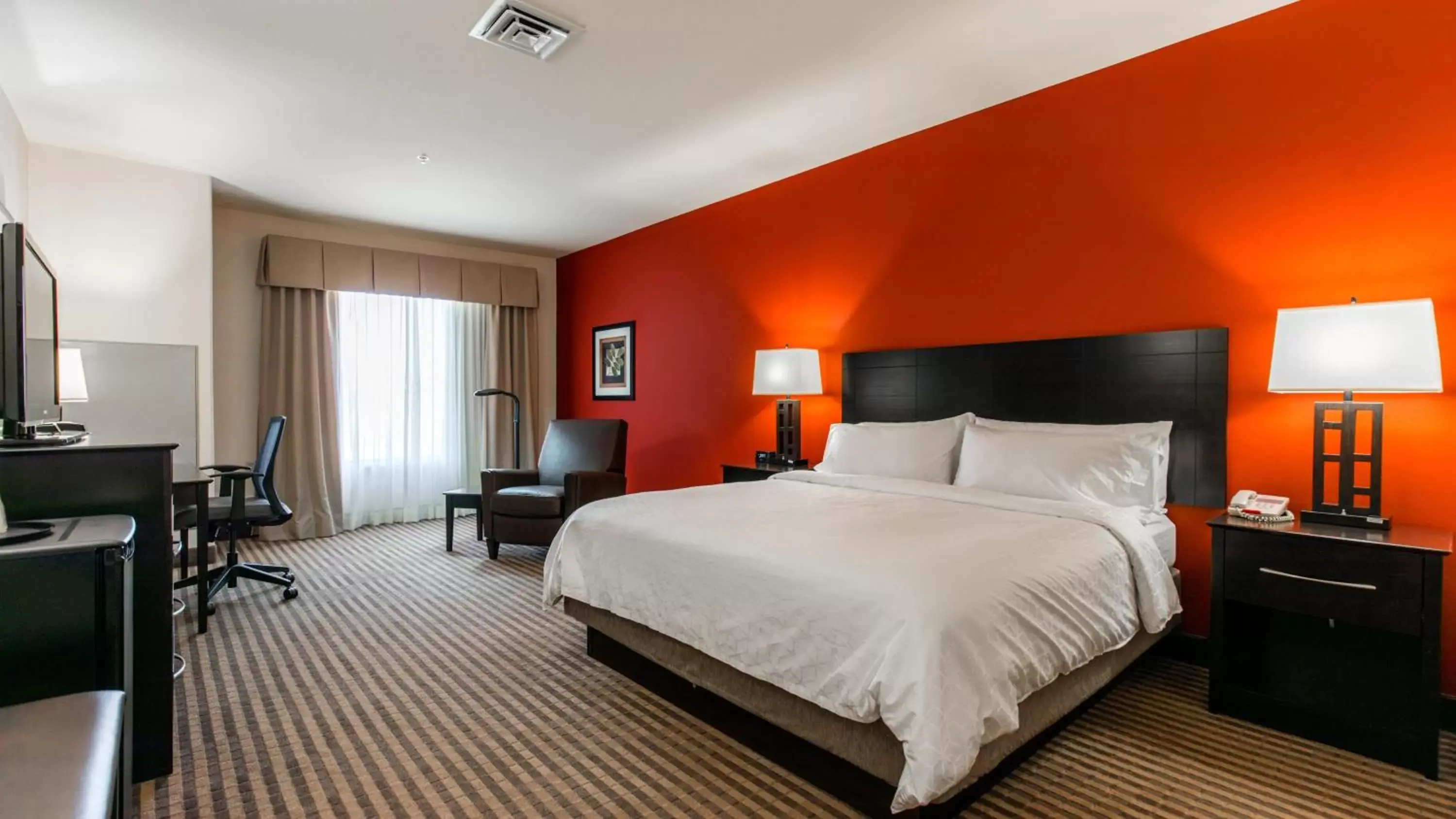 Photo of the whole room, Bed in Holiday Inn Express Hotel & Suites Oklahoma City Northwest, an IHG Hotel