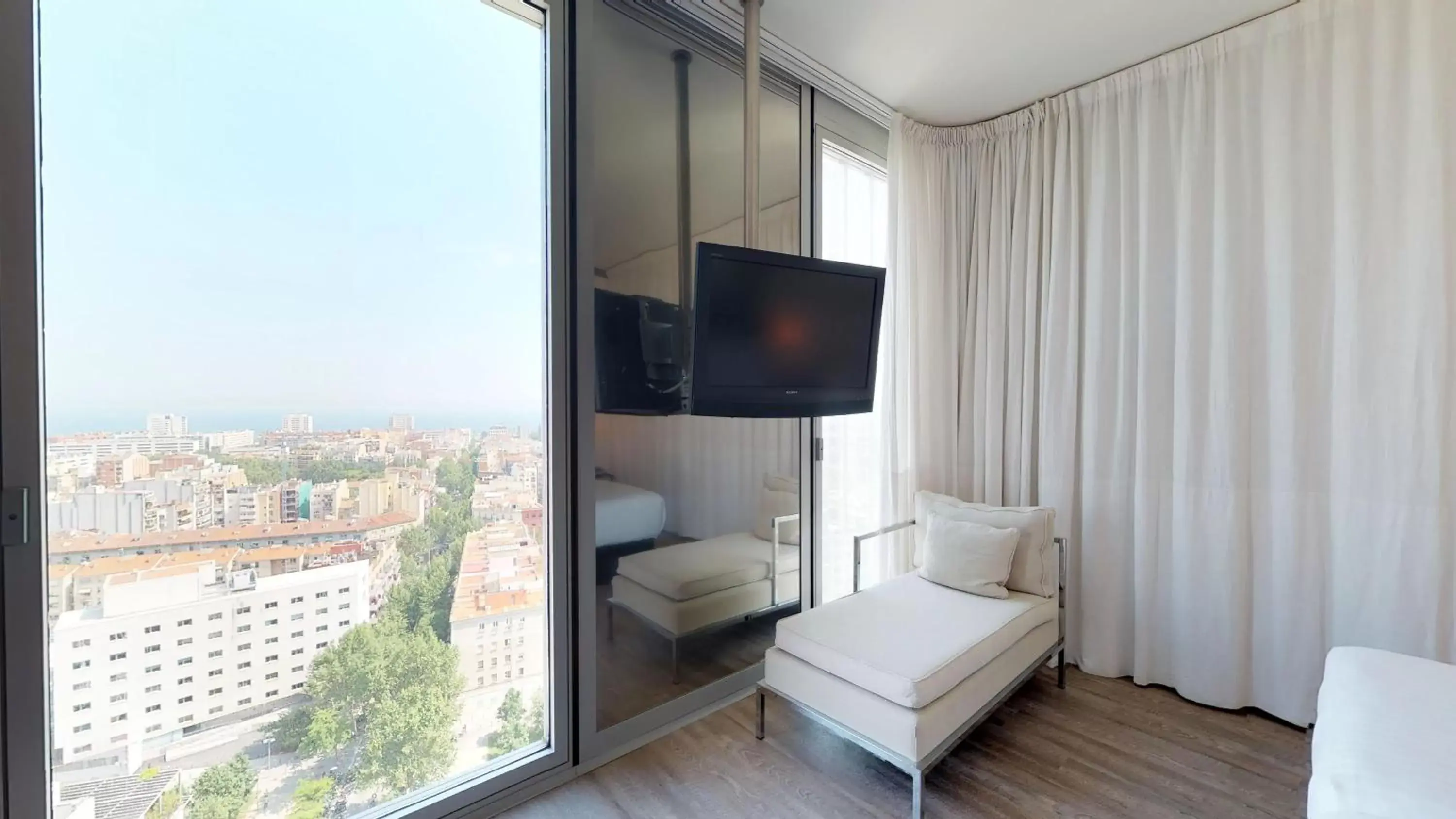 View (from property/room), TV/Entertainment Center in Melia Barcelona Sky 4* Sup