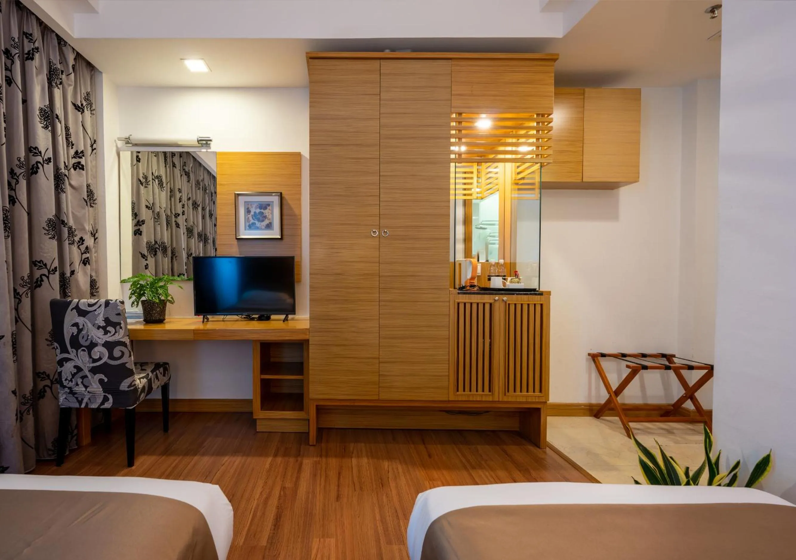 TV and multimedia in Crown Garden Hotel