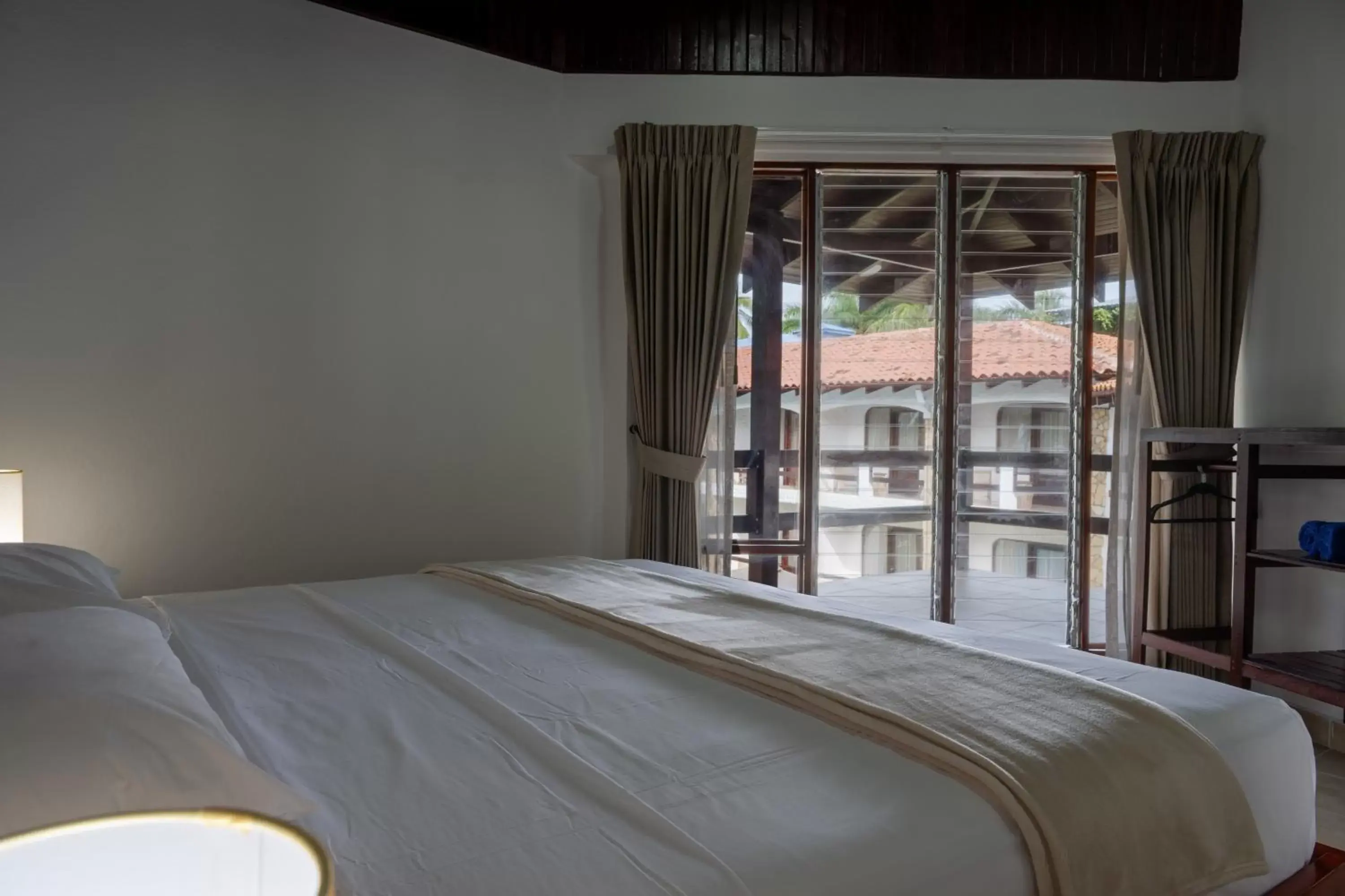 Bedroom, Bed in Fuego del Sol Beachfront Hotel