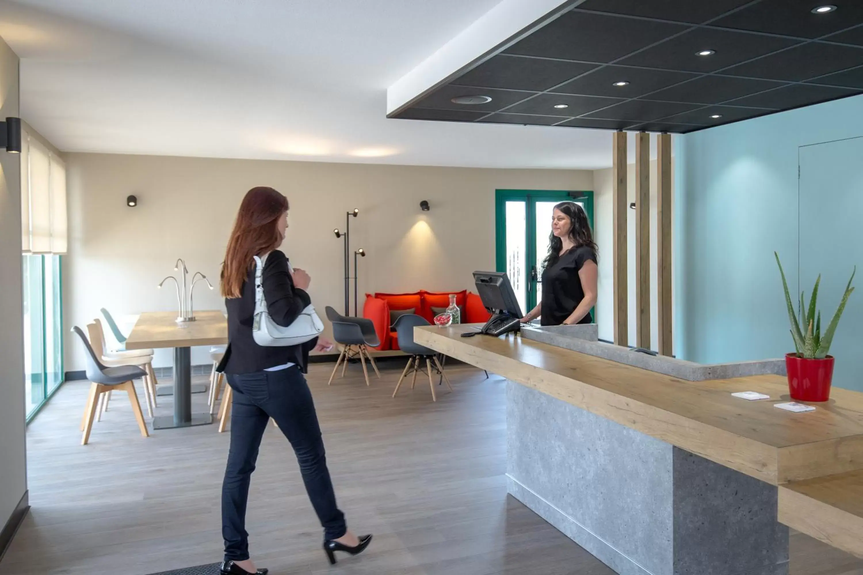 Lobby or reception in ibis Perpignan Nord Rivesaltes