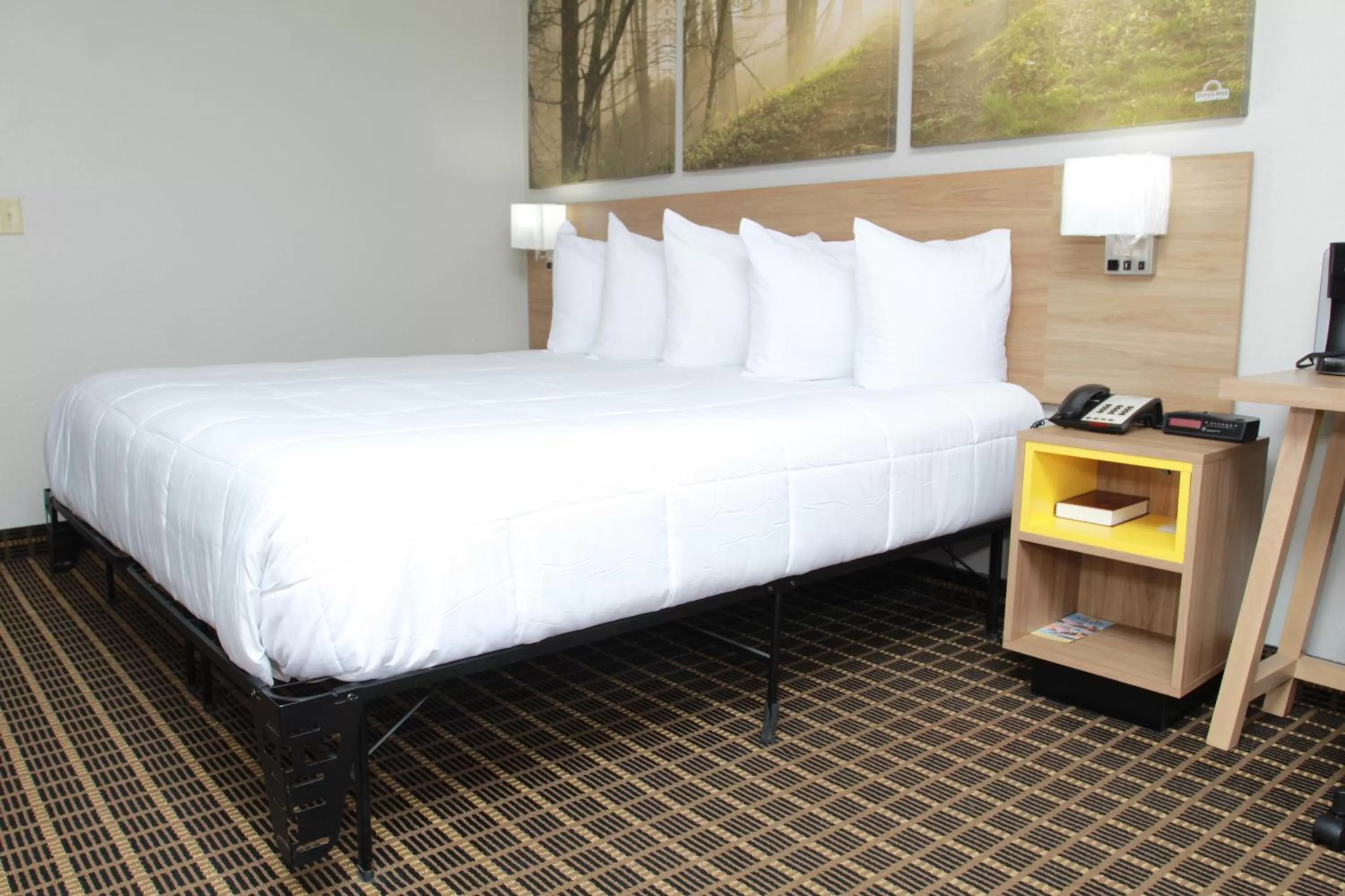 Bed in Days Inn by Wyndham Forest