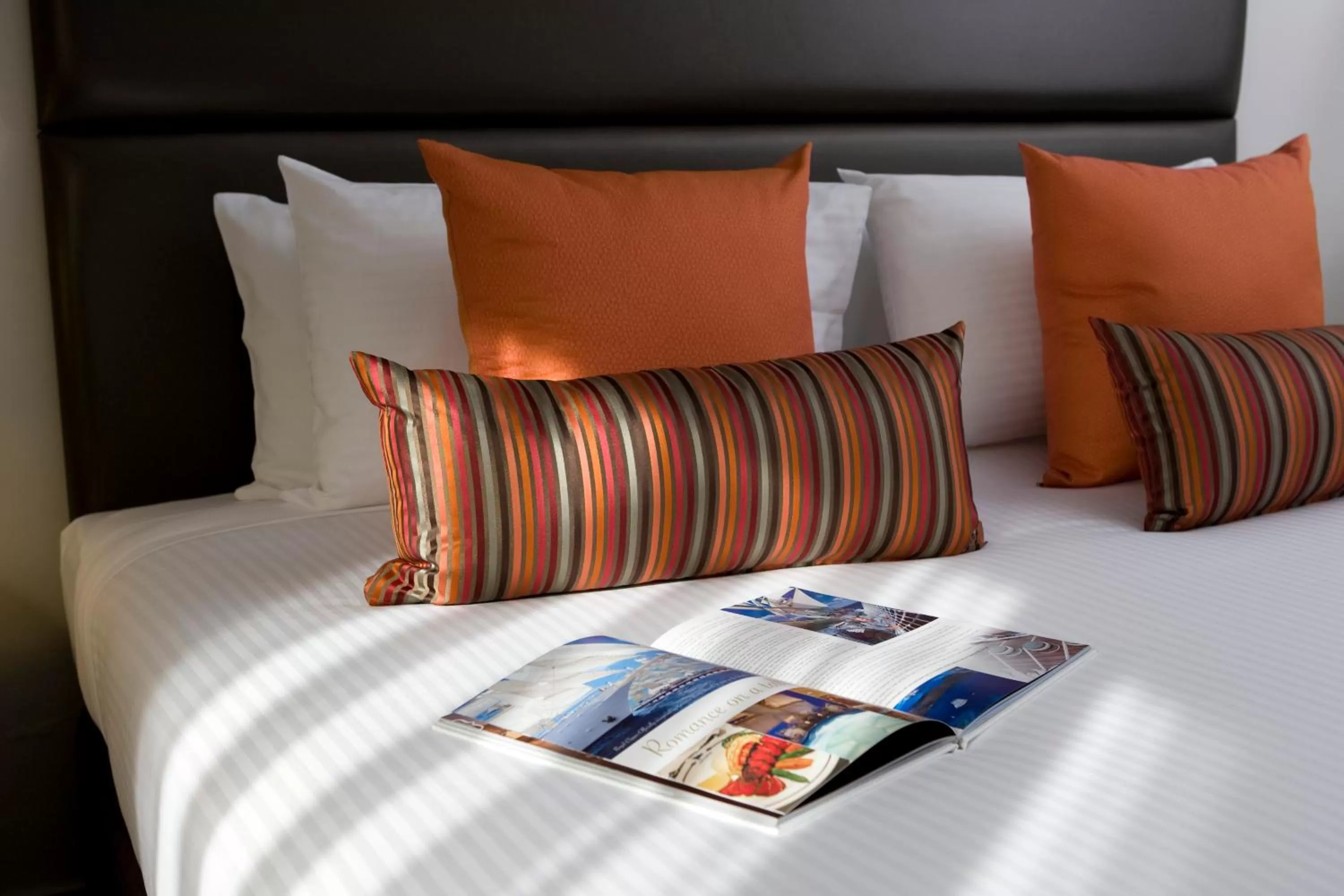 Bed in Novotel Sydney International Airport