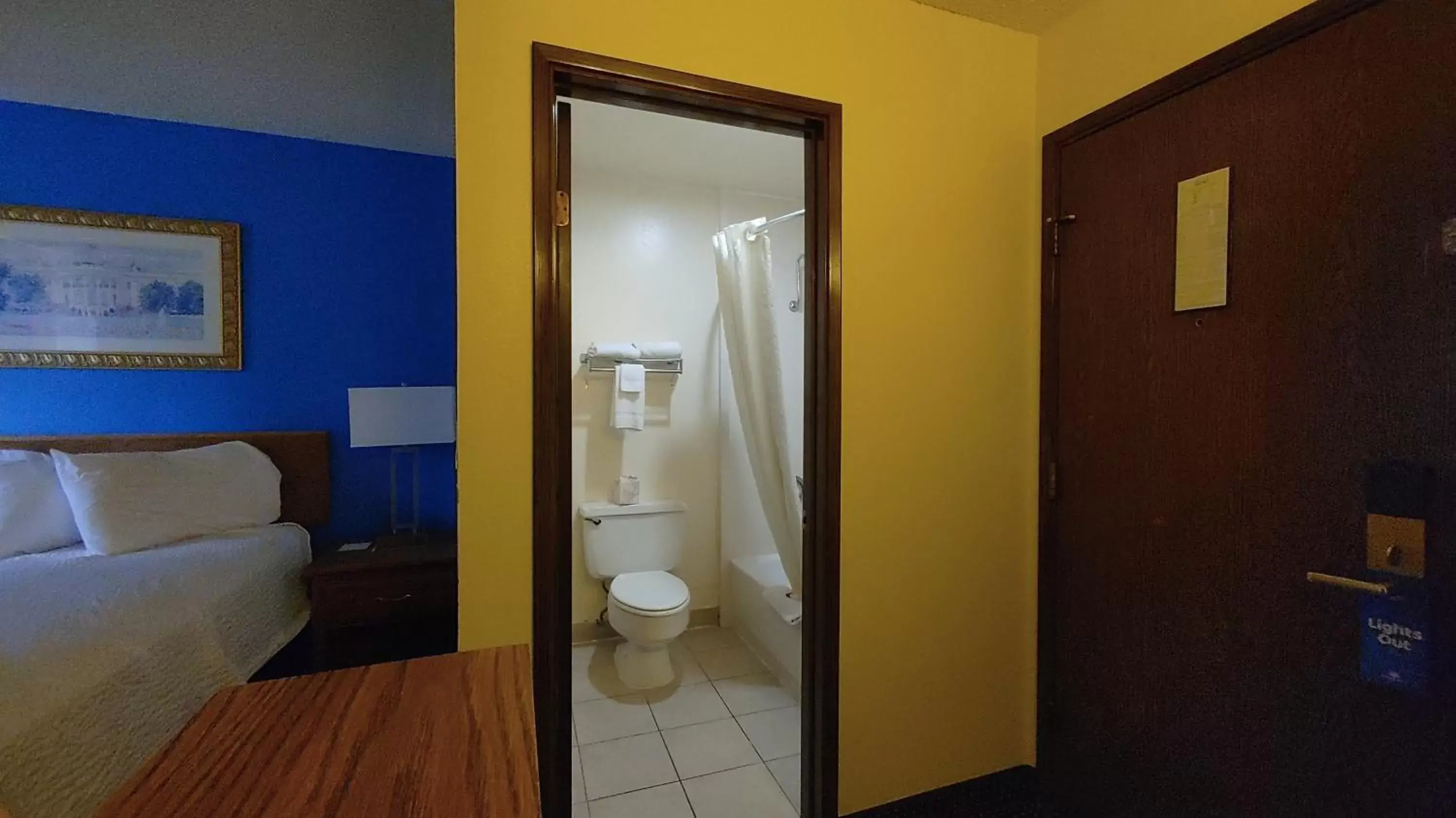 Bedroom, Bathroom in Days Inn by Wyndham Pocatello University Area