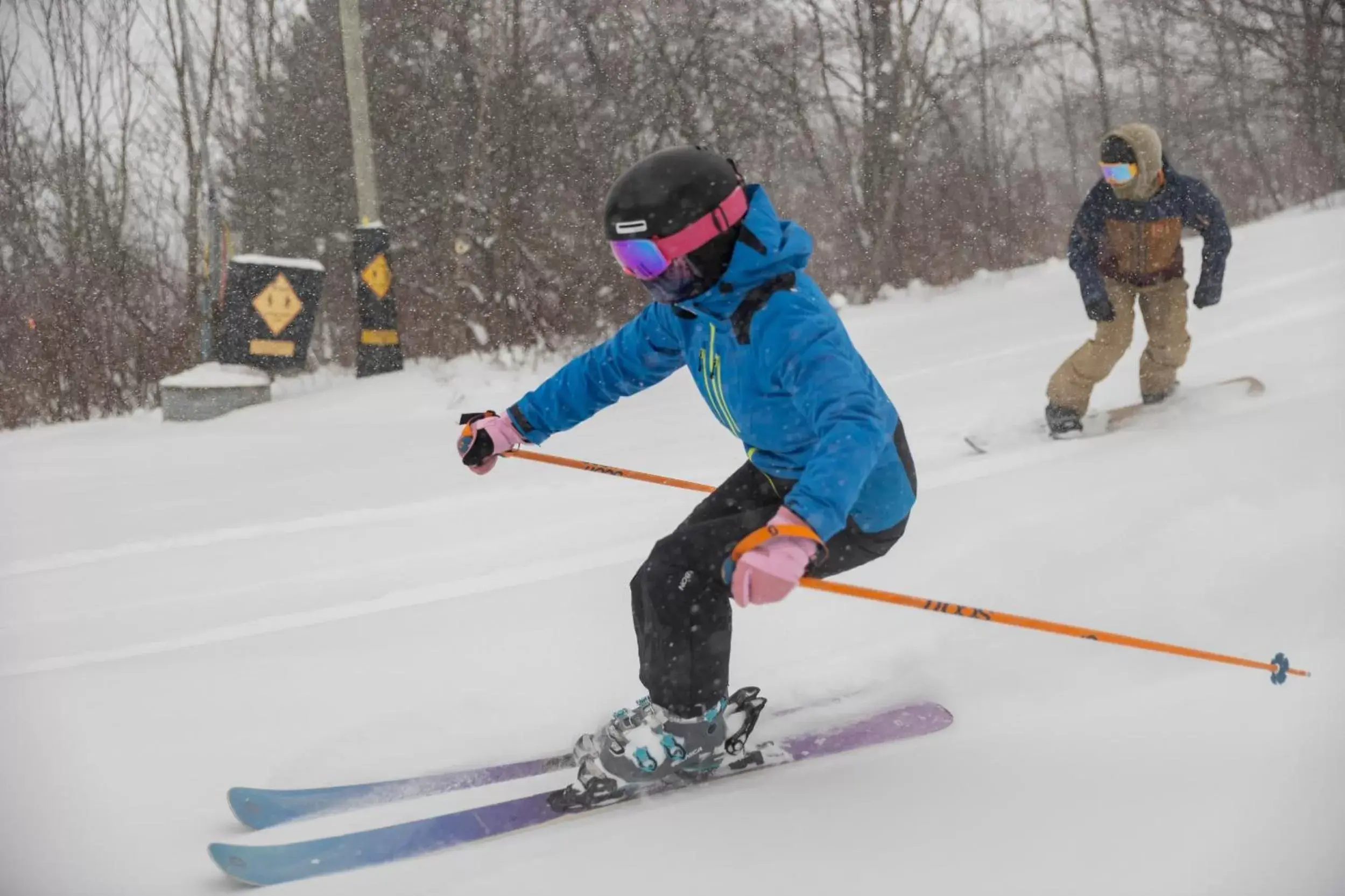 Skiing, Winter in Blue Mountain Resort Mosaic Suites