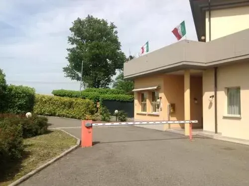 Facade/entrance, Property Building in Hotel Motel Fiore