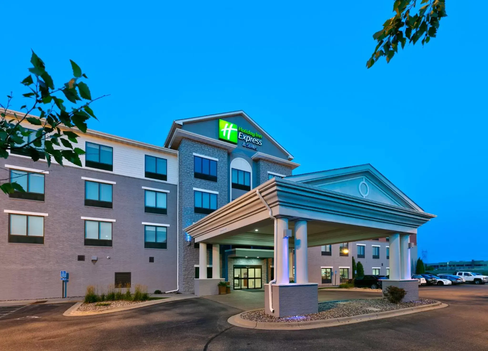 Property Building in Holiday Inn Express Hotel & Suites Shakopee, an IHG Hotel