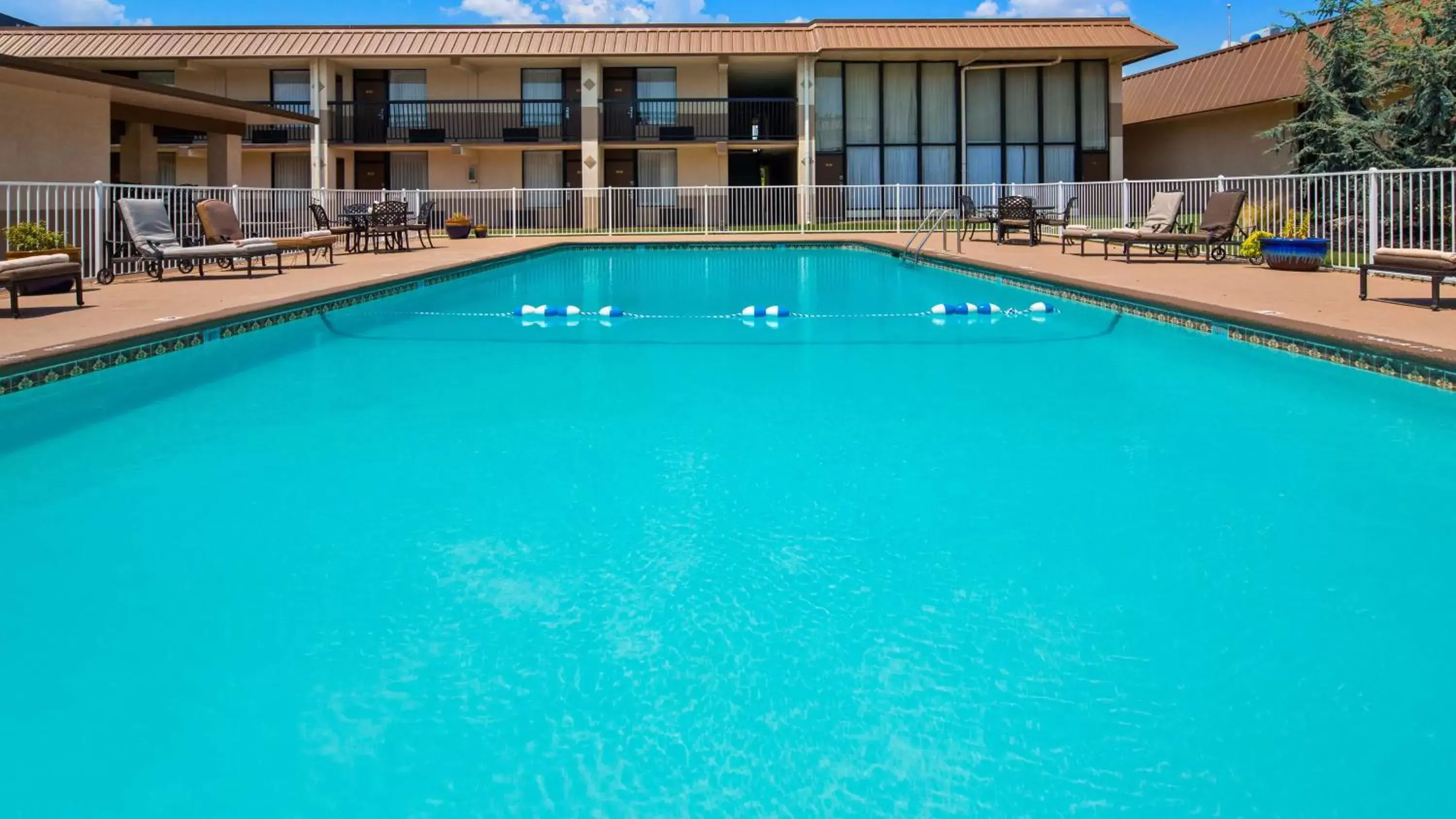 On site, Swimming Pool in Best Western Tulsa Airport