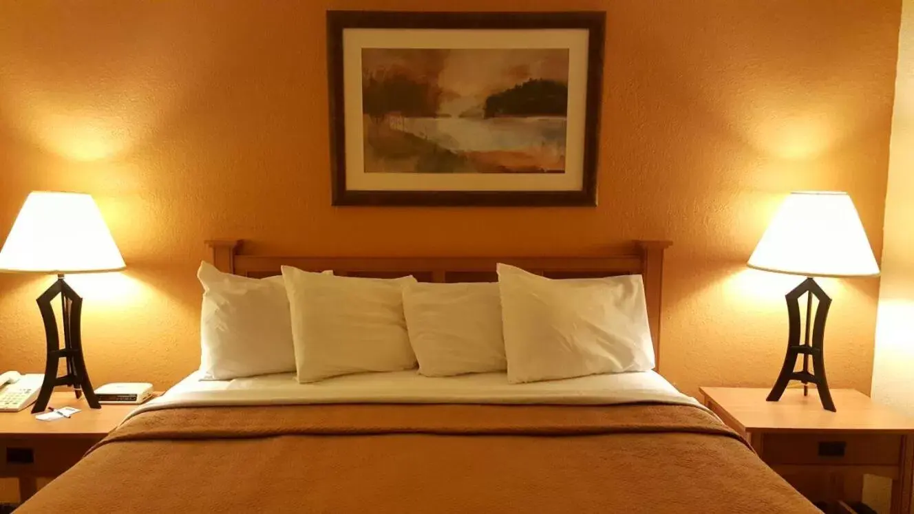 Bed in Travelodge by Wyndham Muskegon