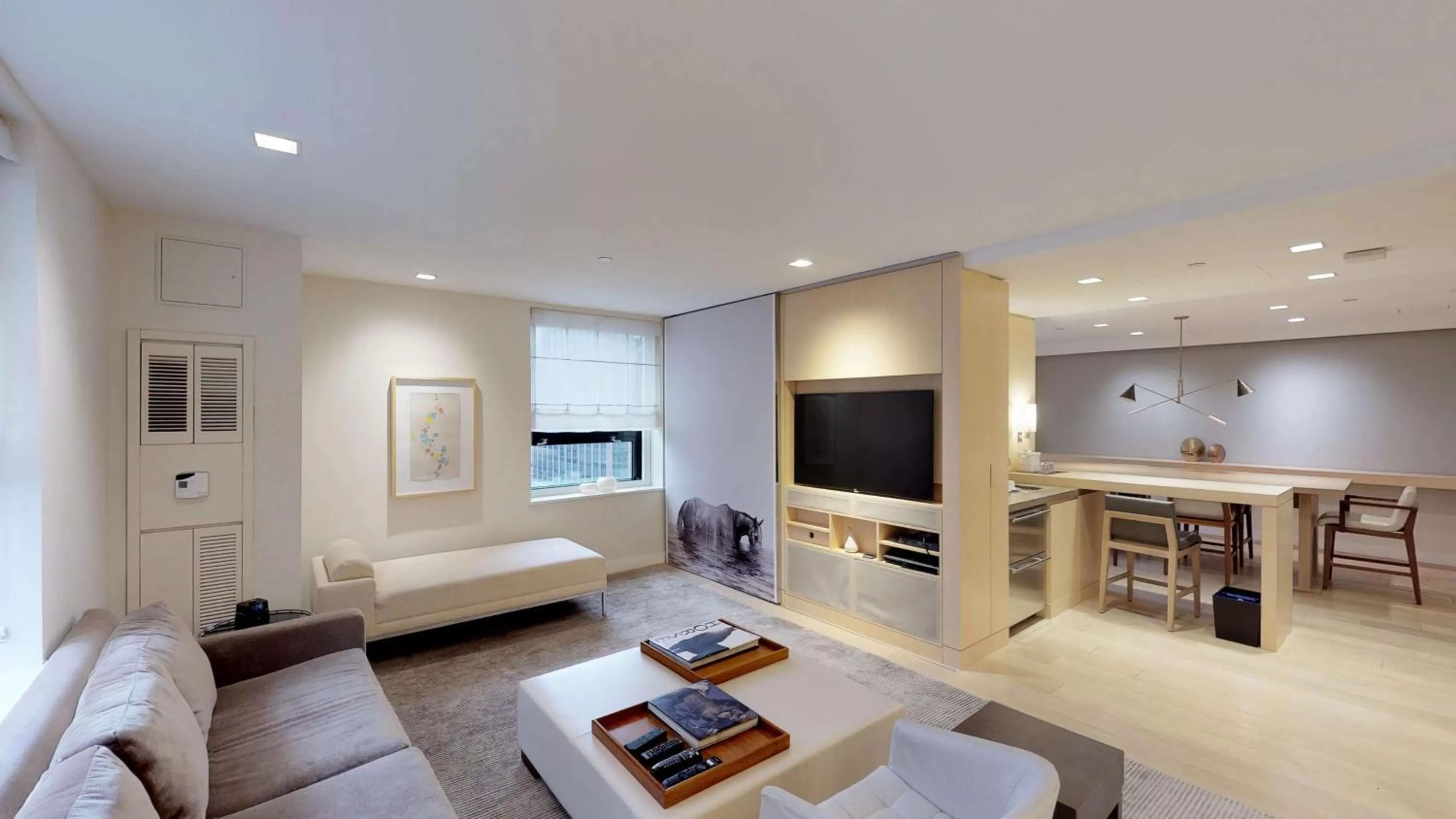 Photo of the whole room in Hyatt Grand Central New York