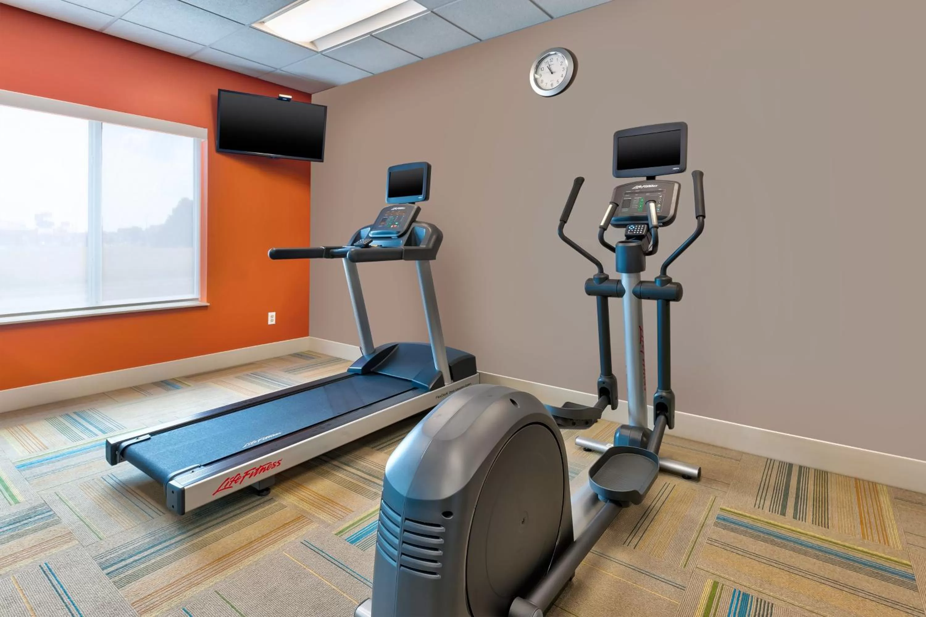 Fitness centre/facilities in Holiday Inn Express & Suites - Effingham by IHG