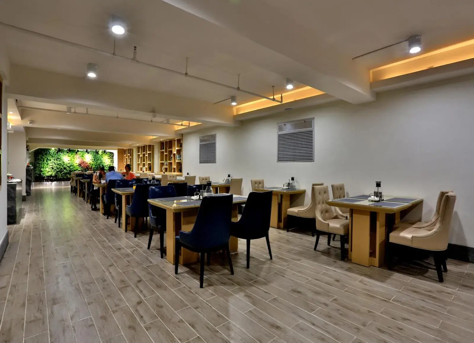 Restaurant/Places to Eat in Byland Star Hotel