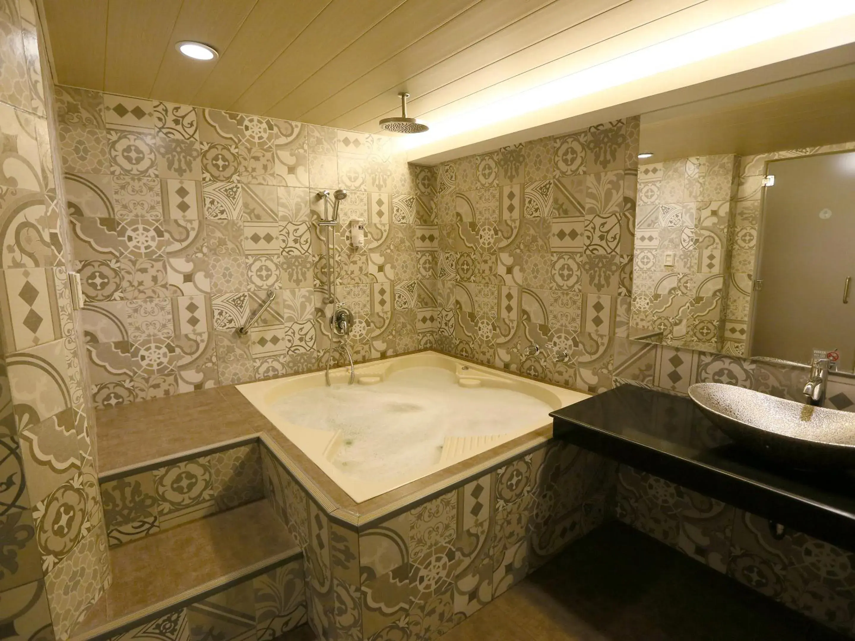 Bathroom in Hotel Ava Malate formerly Victoria Court