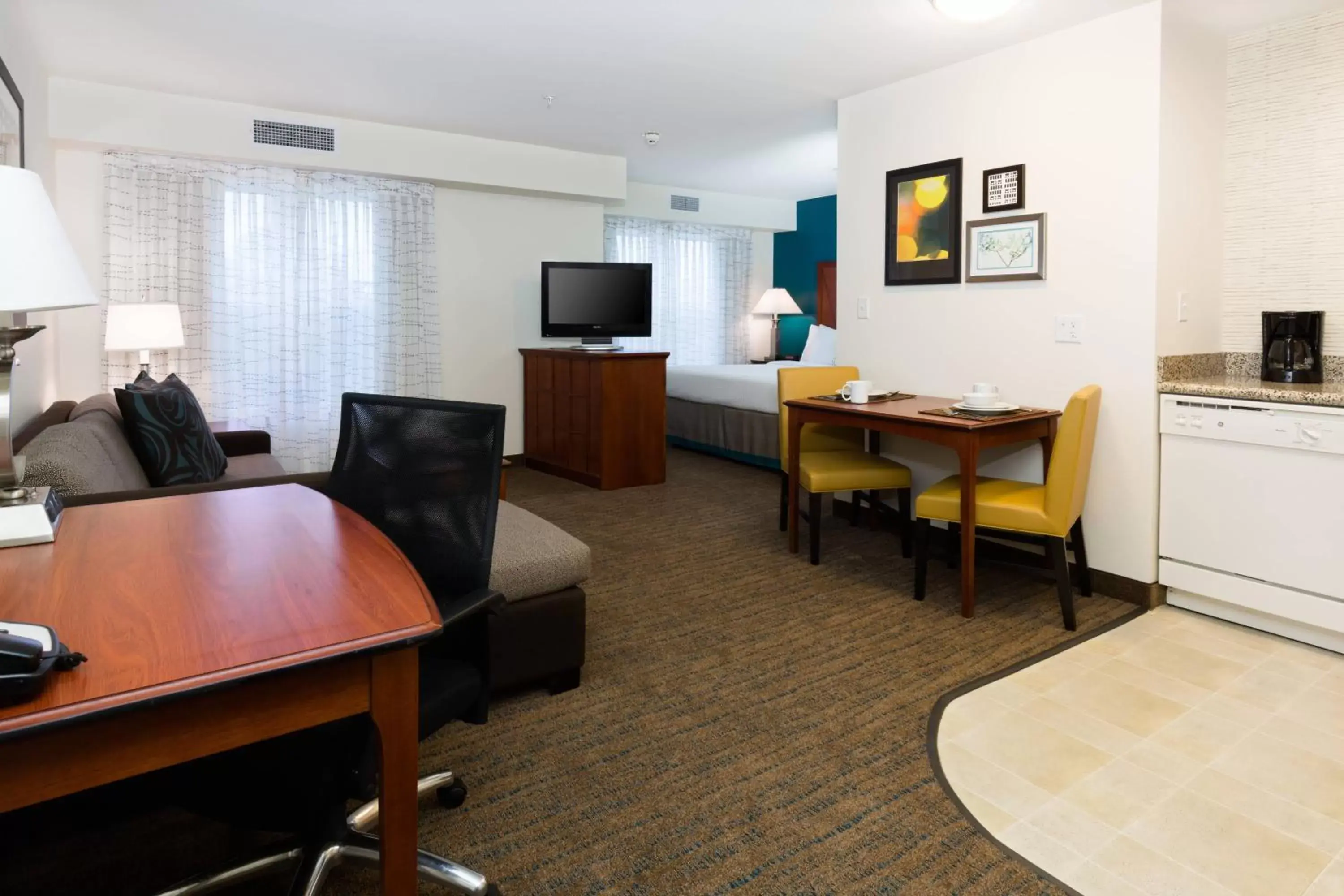 Photo of the whole room, TV/Entertainment Center in Residence Inn by Marriott Baton Rouge near LSU