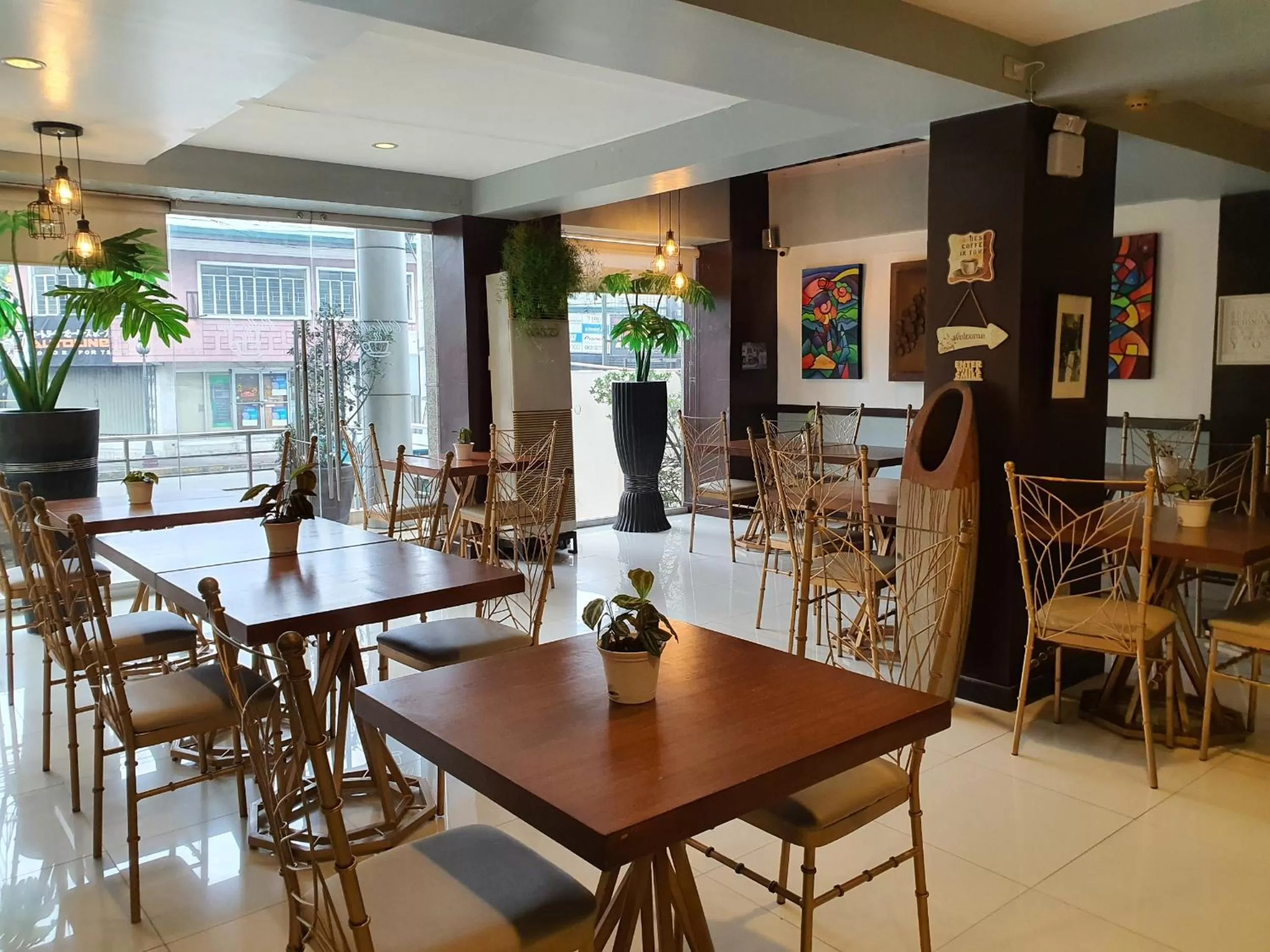 Restaurant/places to eat in Festive Hotel Makati