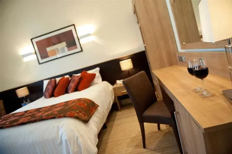 Photo of the whole room, Bed in Strangford Arms Hotel Photo of the whole room, Bed in Strangford Arms Hotel