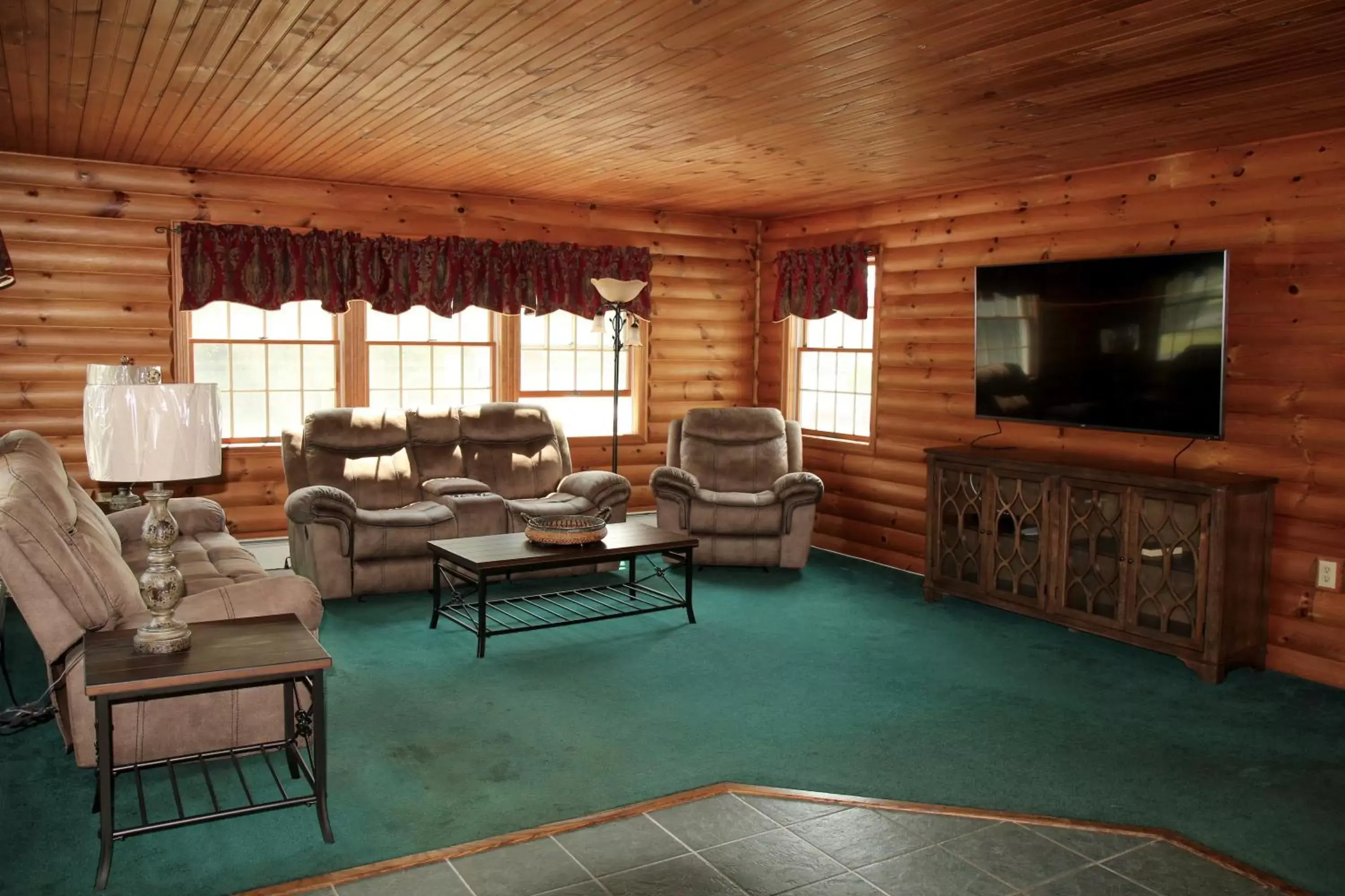 Living room, Seating Area in Sara Placid Inn & Suites