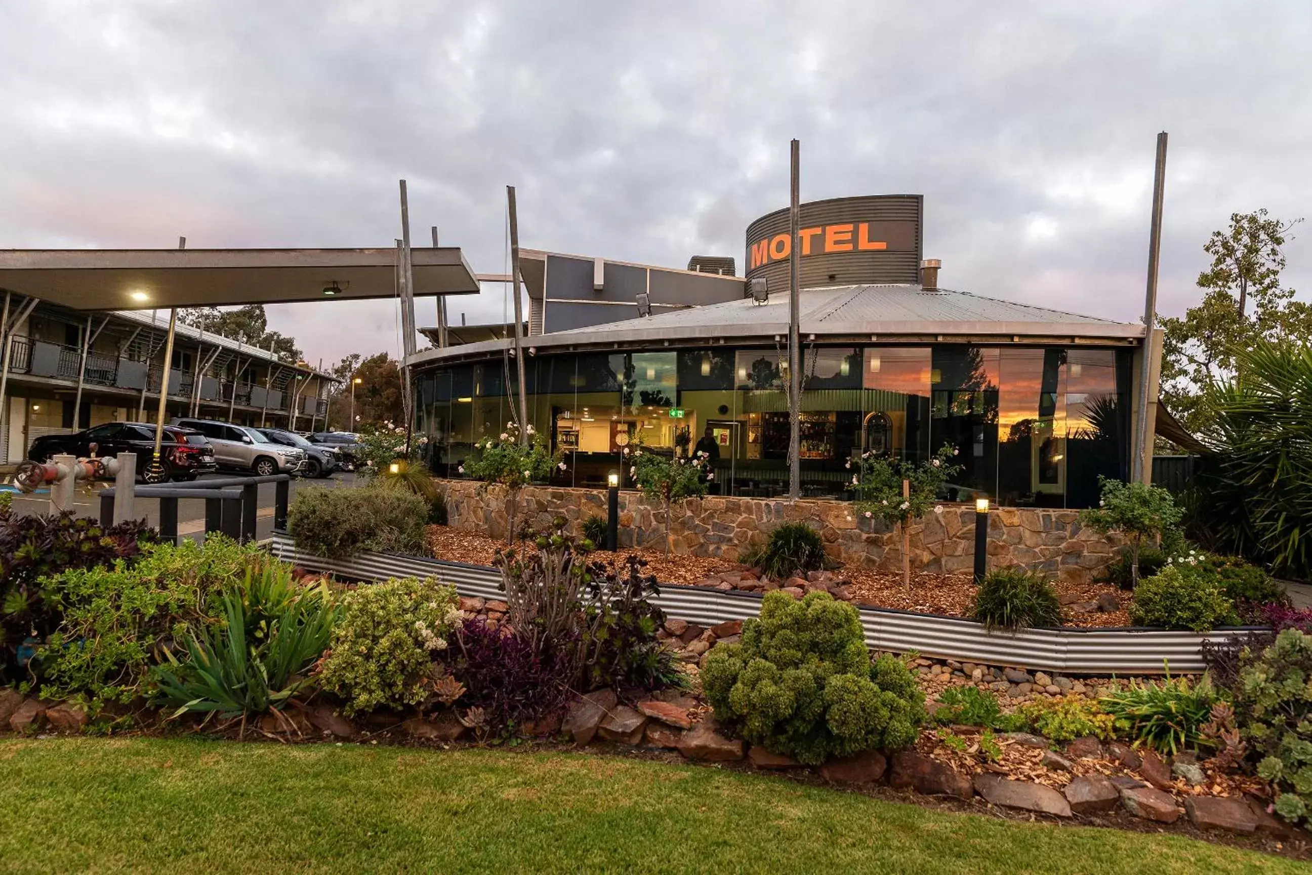 Property Building in Station Motel