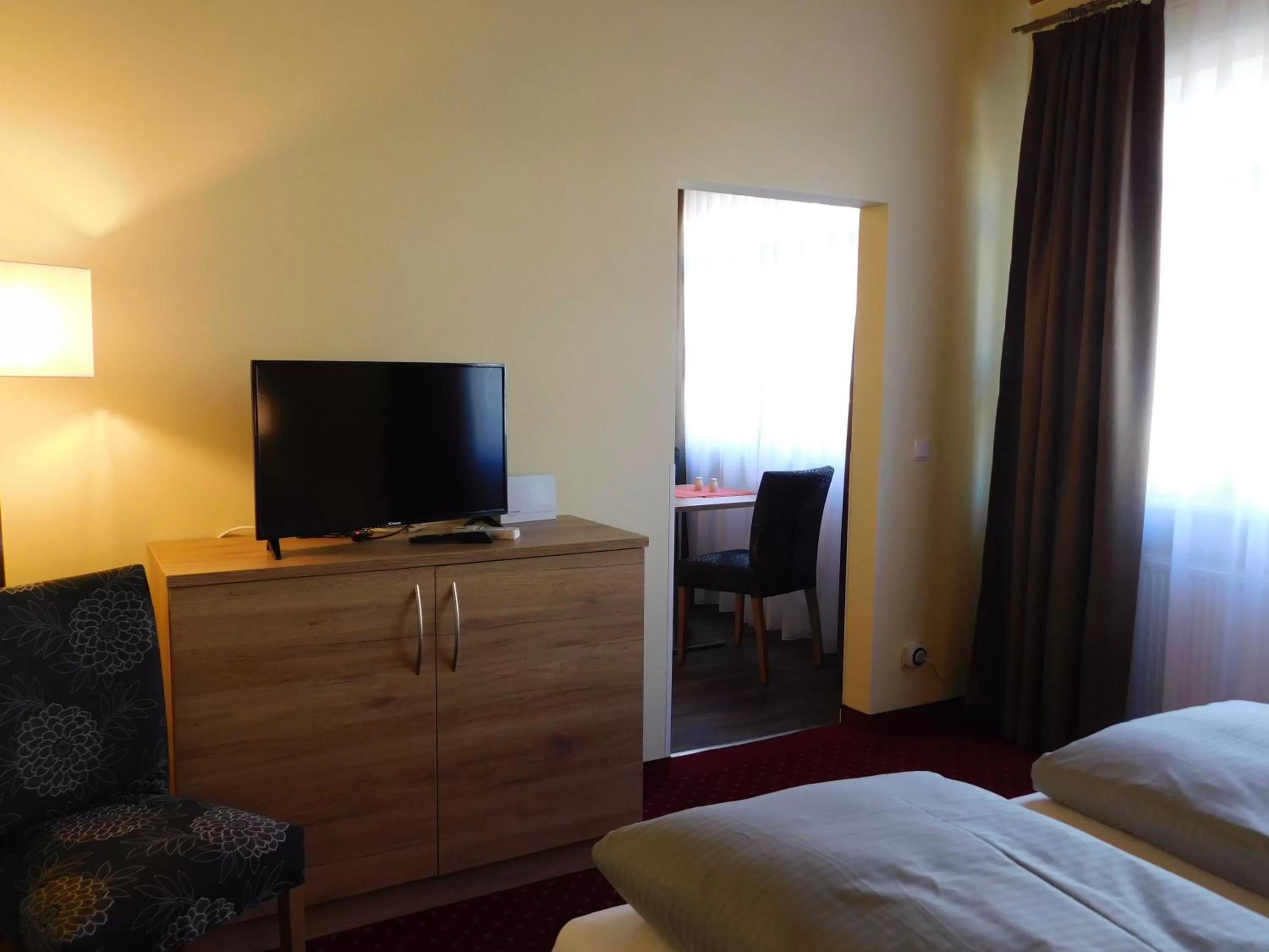 Bedroom, Bed in Hotel KonradP Holzkirchen