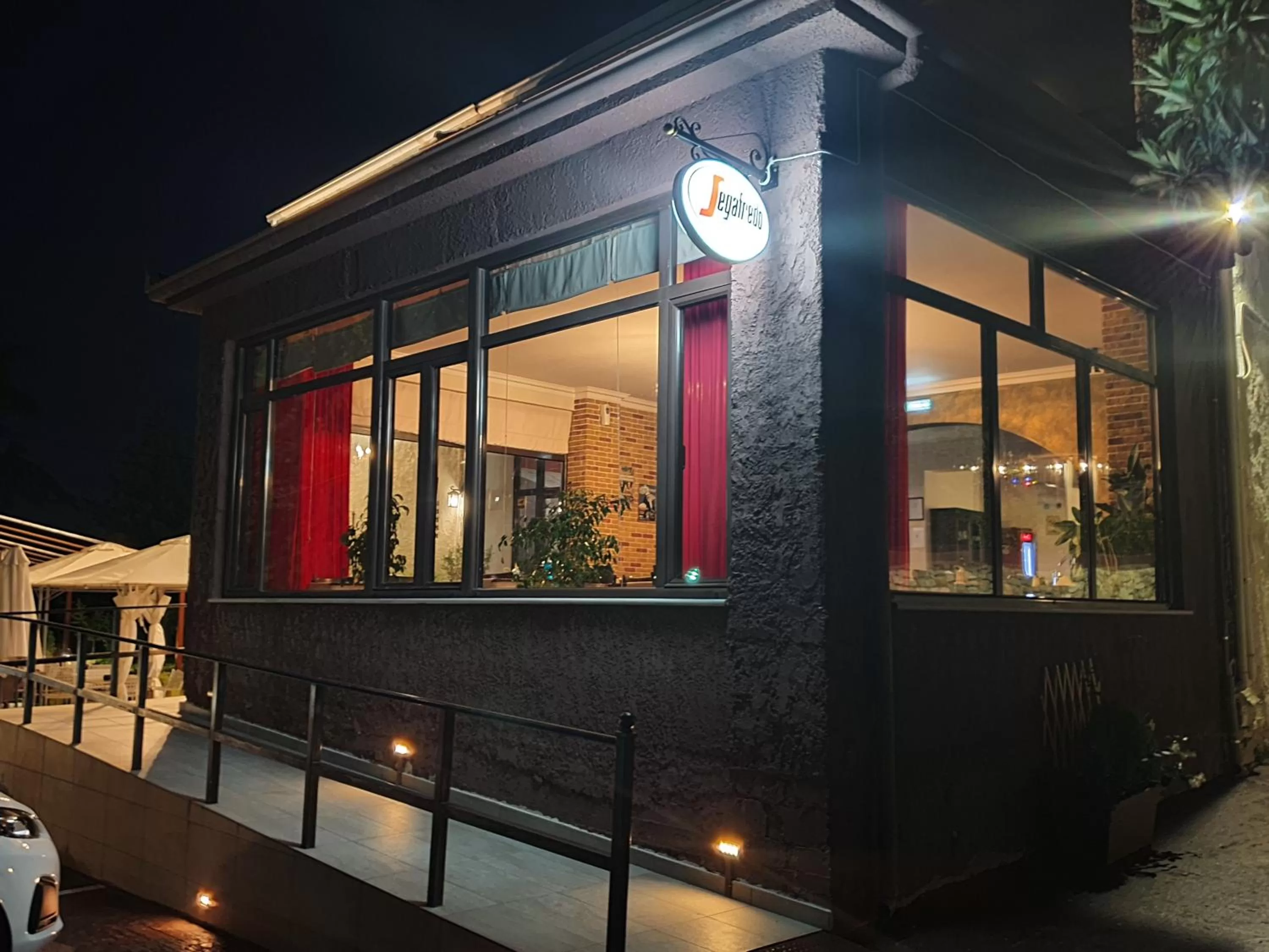 Restaurant/places to eat in Theatro Hotel Odysseon