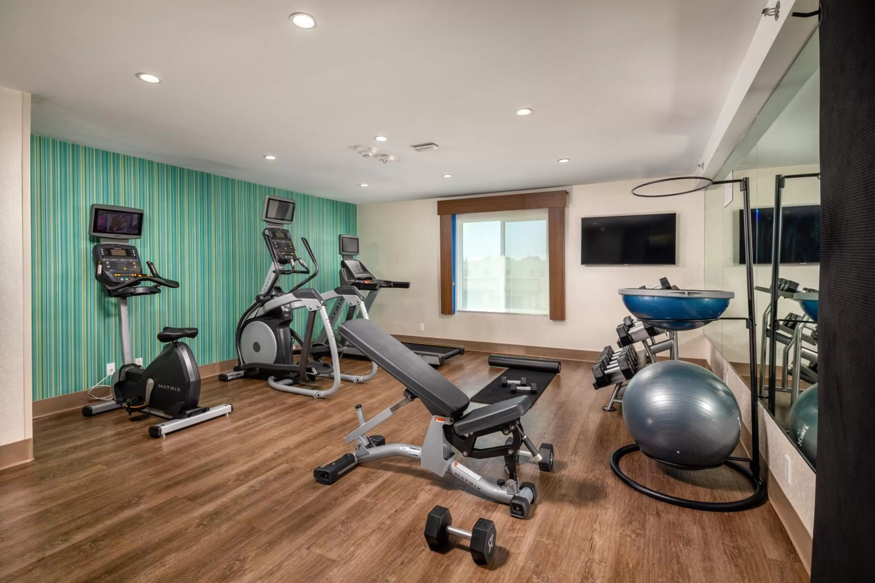 Fitness centre/facilities in Holiday Inn Express & Suites Chatsworth by IHG