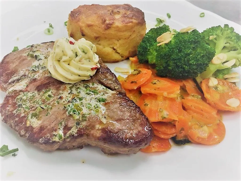 Restaurant/places to eat in Hotel Ambiente Walldorf