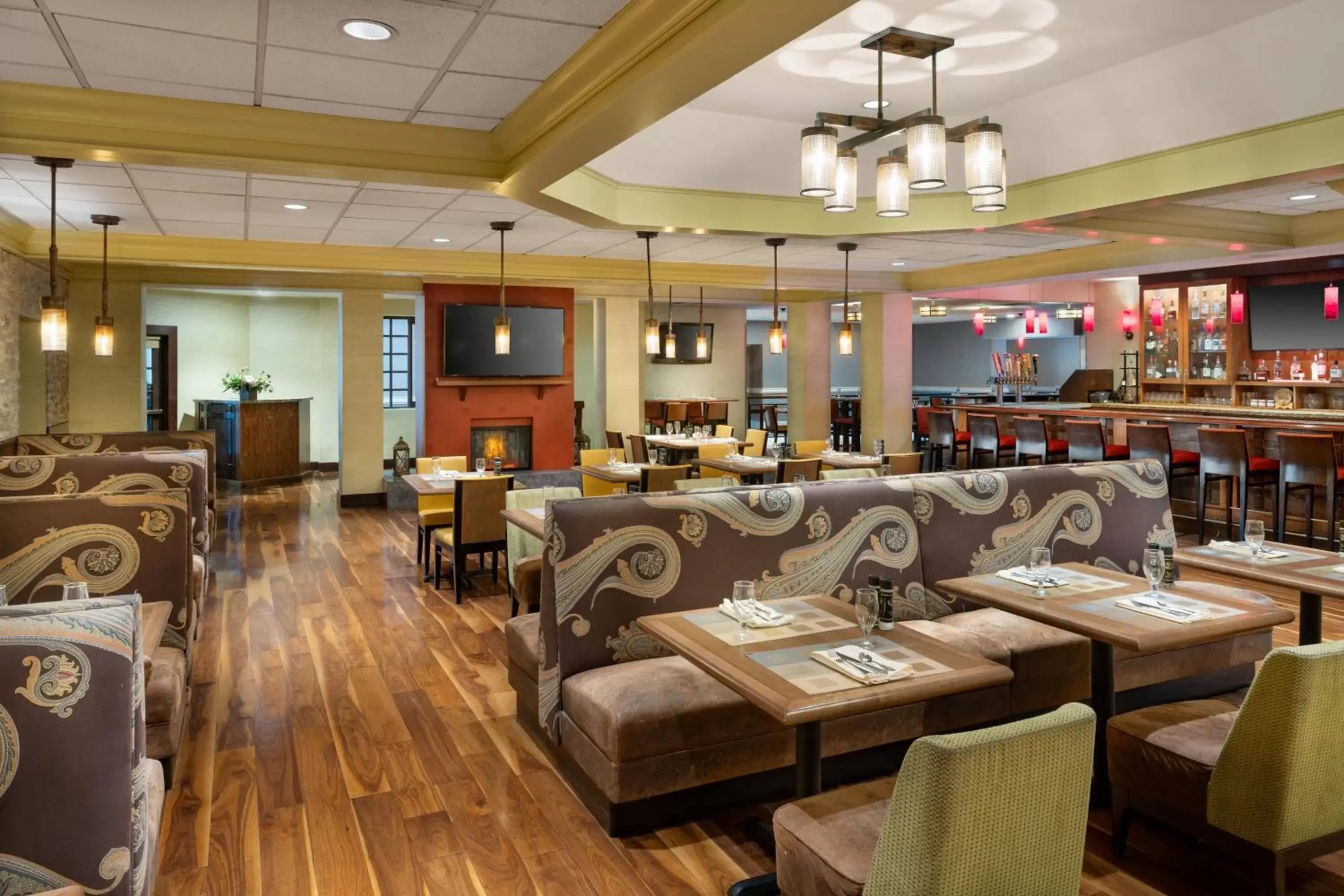 Restaurant/Places to Eat in Marriott Minneapolis Airport