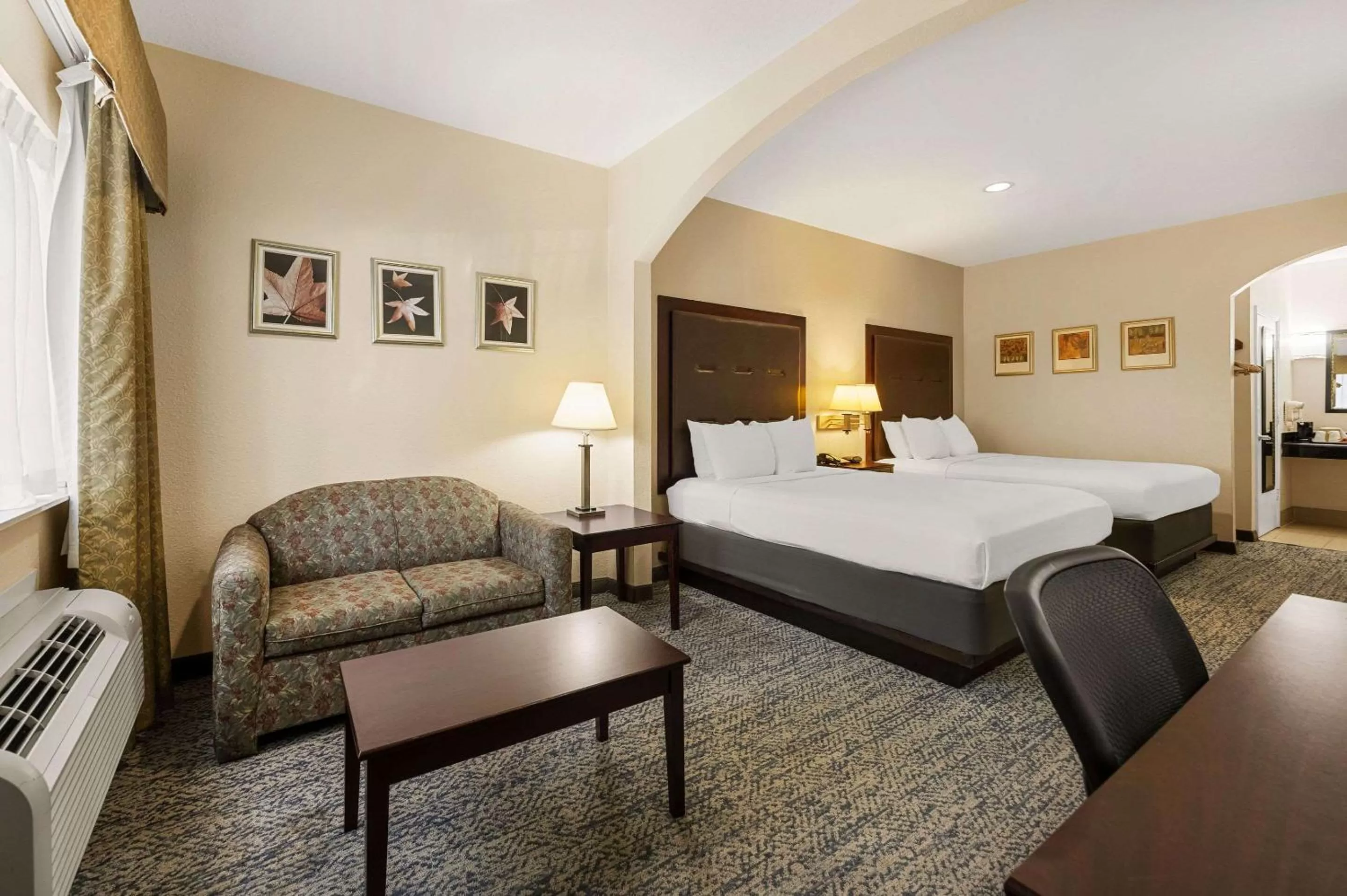 Bedroom, Bed in Quality Inn & Suites Houston Northwest - Cypress