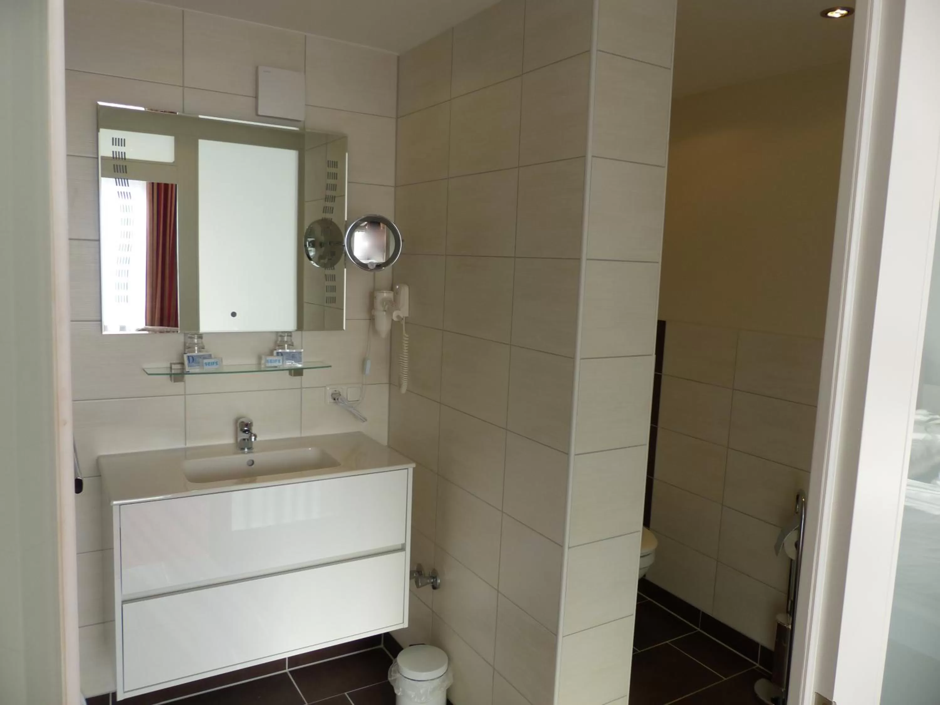 Bathroom in City Hotel by celina