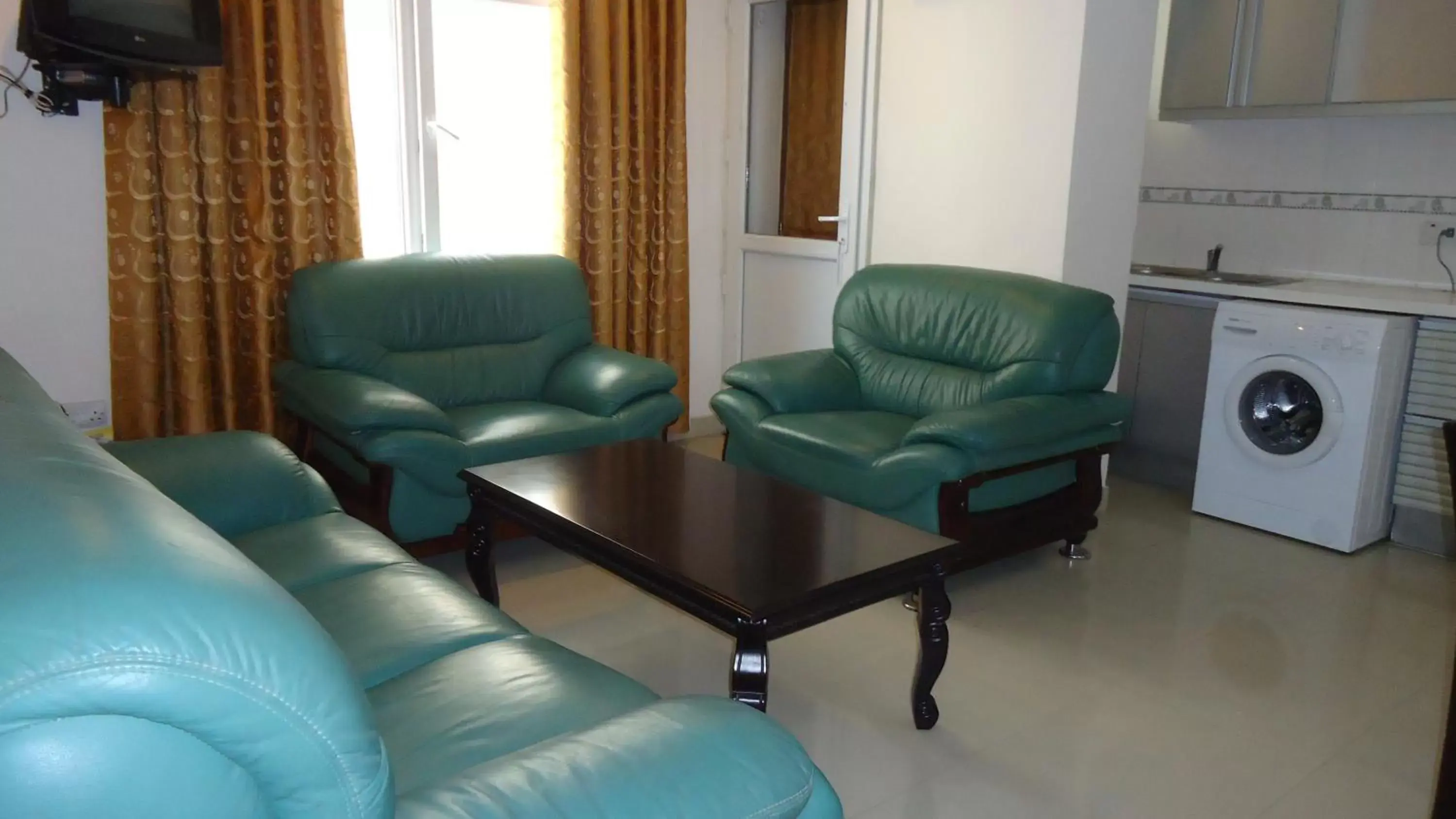 Living room, Seating Area in Rainbow Hotel