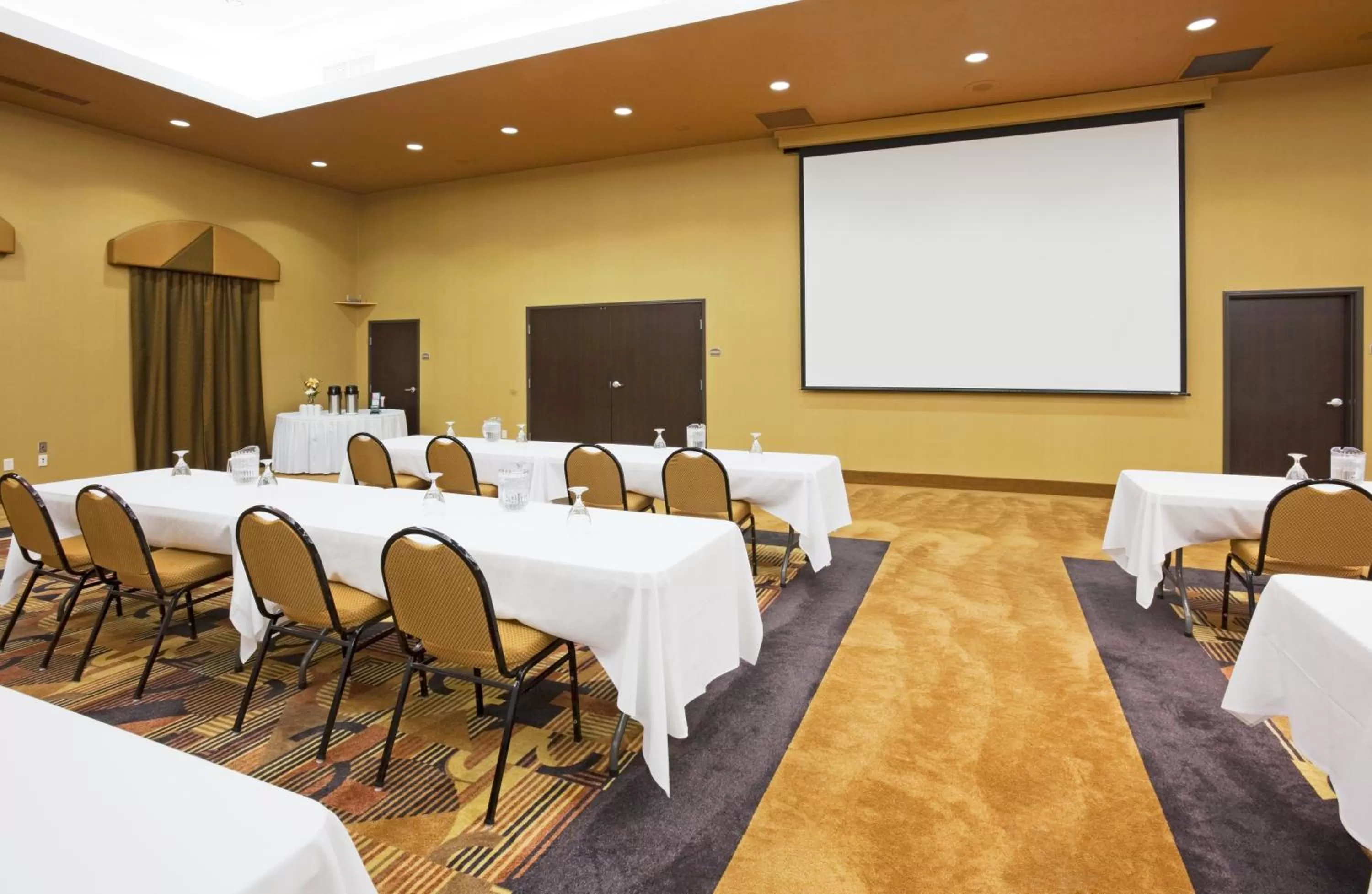 Meeting/conference room in Holiday Inn Express Hotel & Suites Sioux Falls-Brandon by IHG