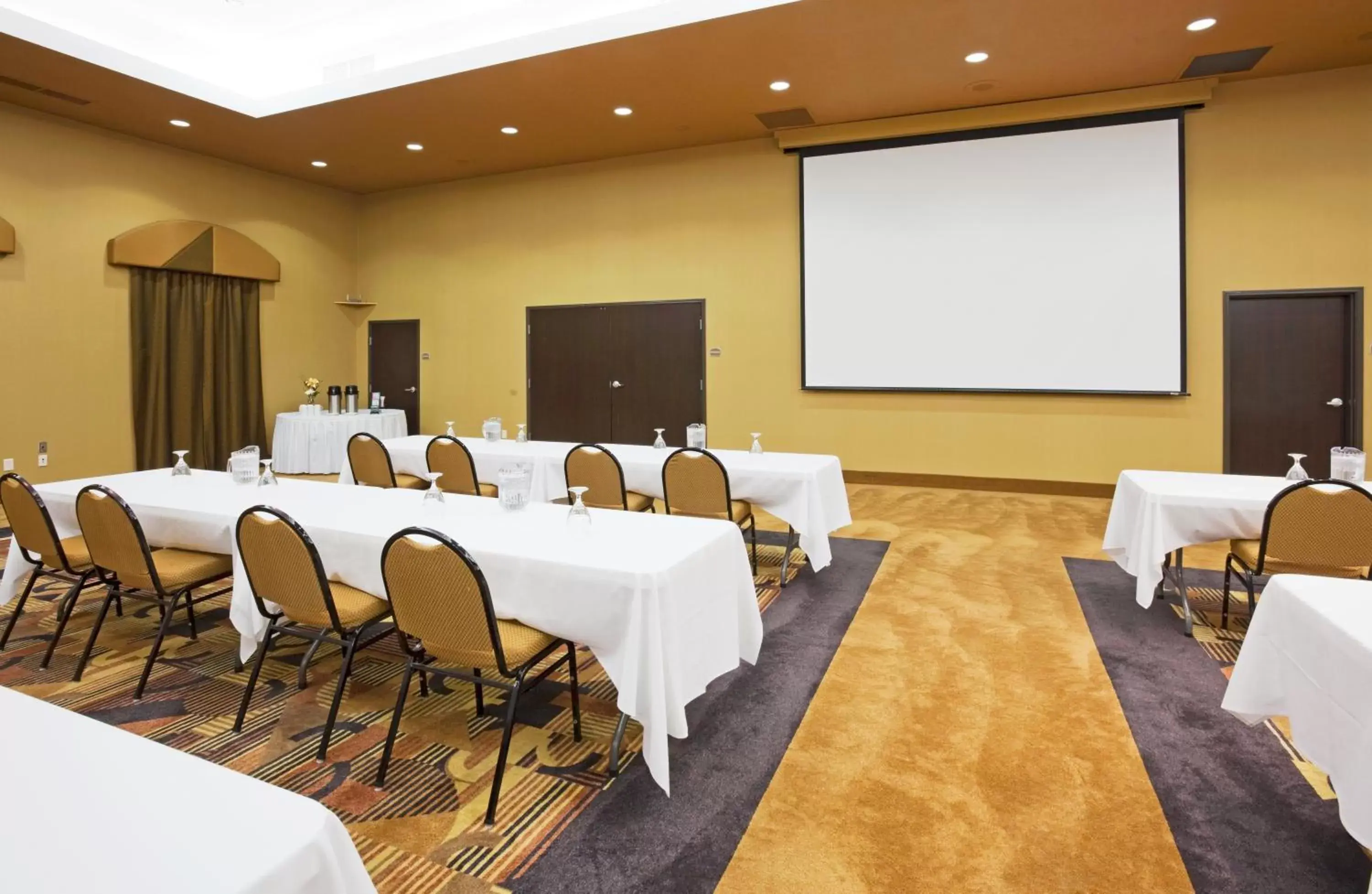 Meeting/conference room in Holiday Inn Express Hotel & Suites Sioux Falls-Brandon, an IHG Hotel