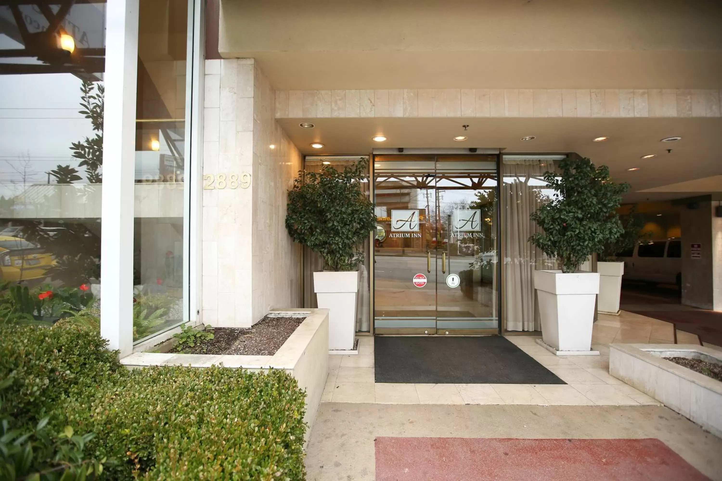 Facade/entrance in Atrium Inn Vancouver