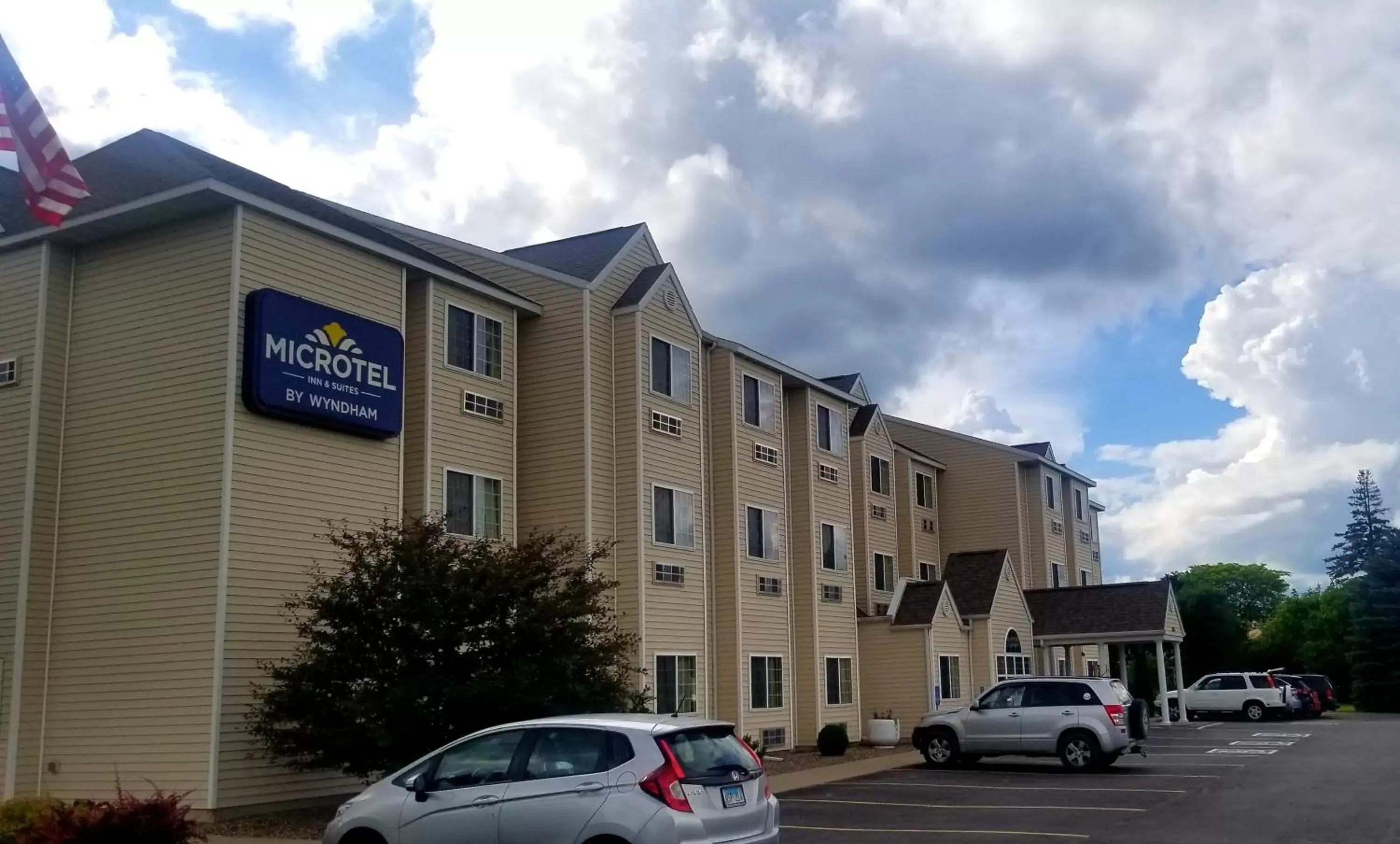 Bird's eye view, Property Building in Microtel Inn & Suites by Wyndham Prairie du Chien