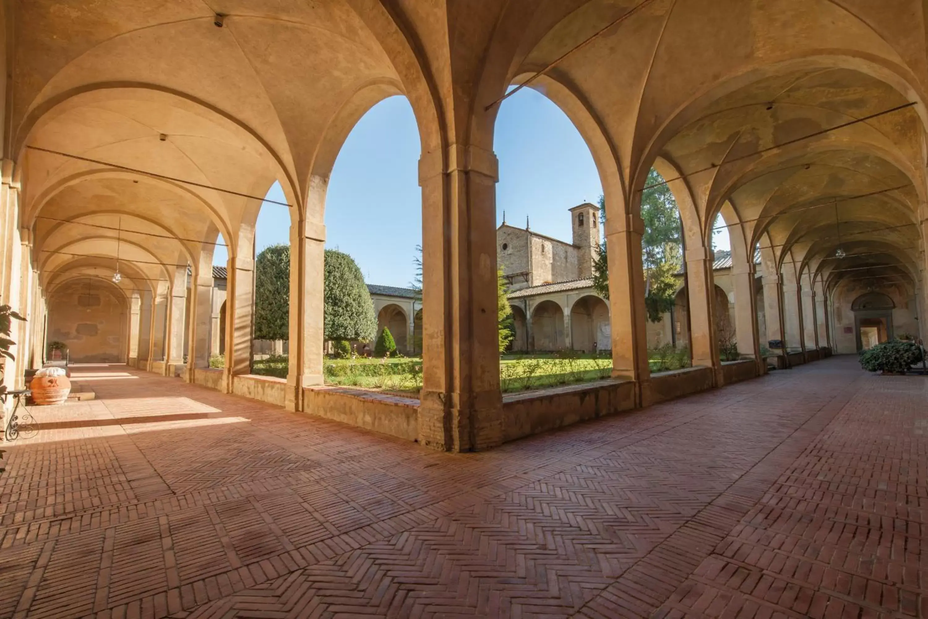 Patio in Certosa di Pontignano Residenza d'Epoca