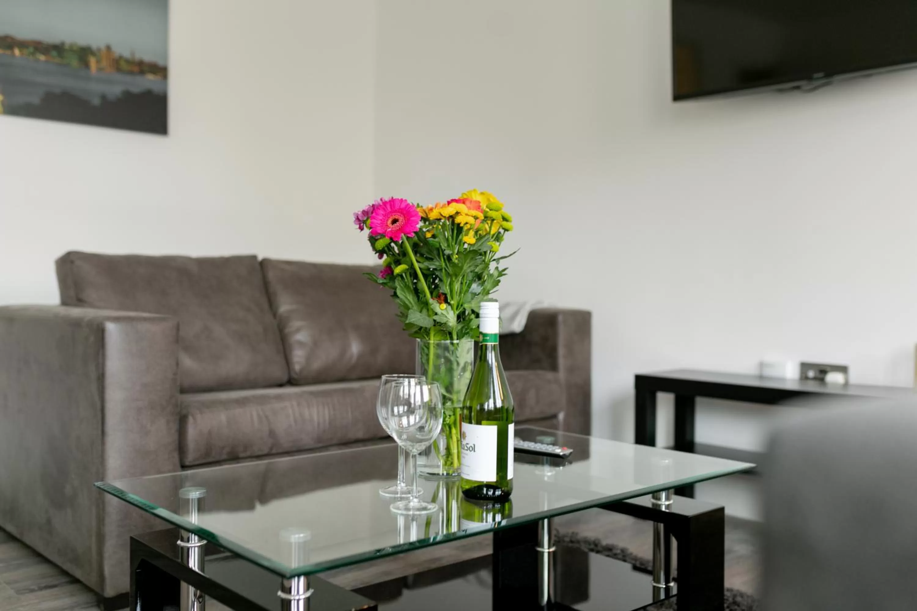 Living room, Seating Area in Reading Kings Road Lodge by Creatick Apartments