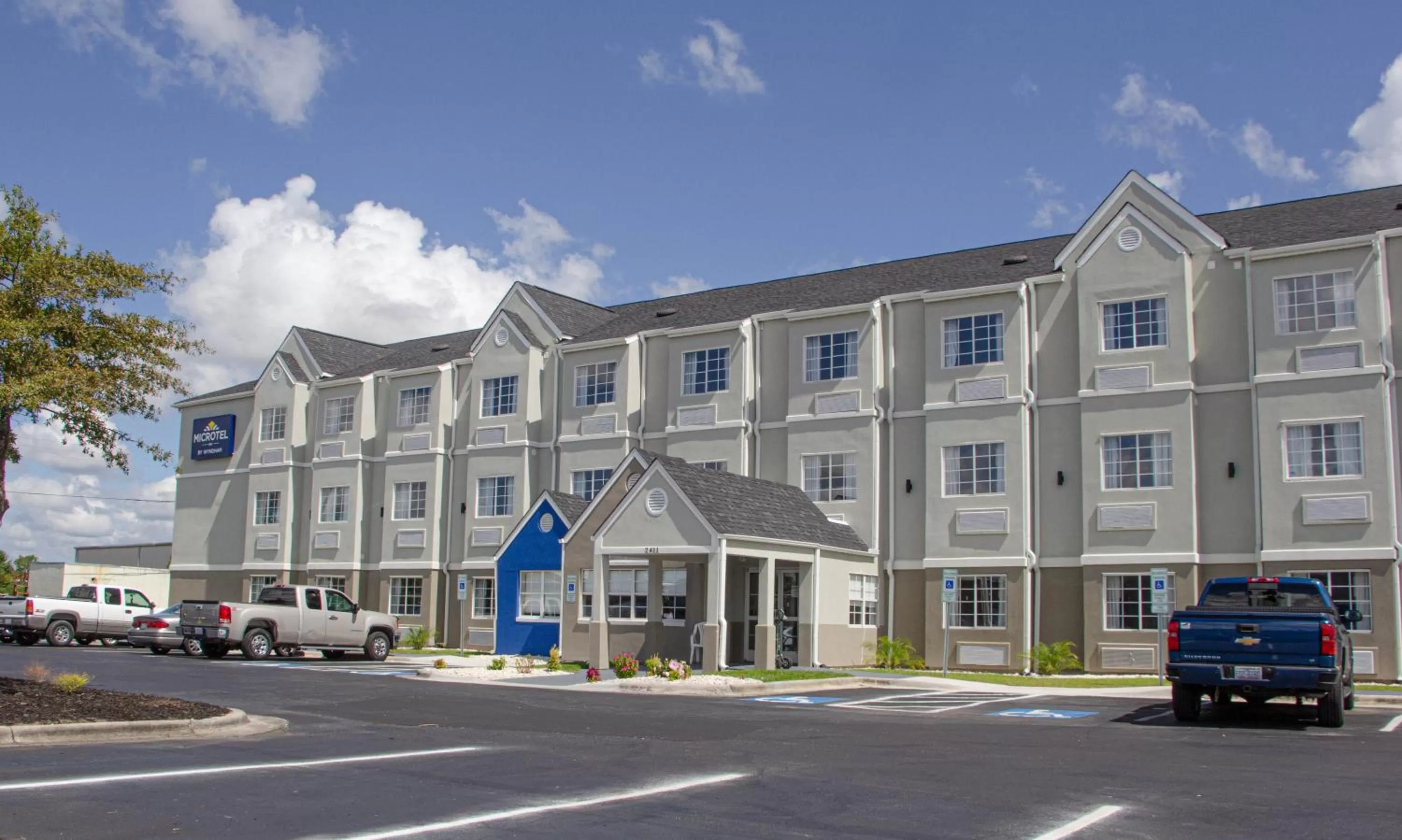 Property building in Microtel Inn & Suites by Wyndham Camp Lejeune/Jacksonville