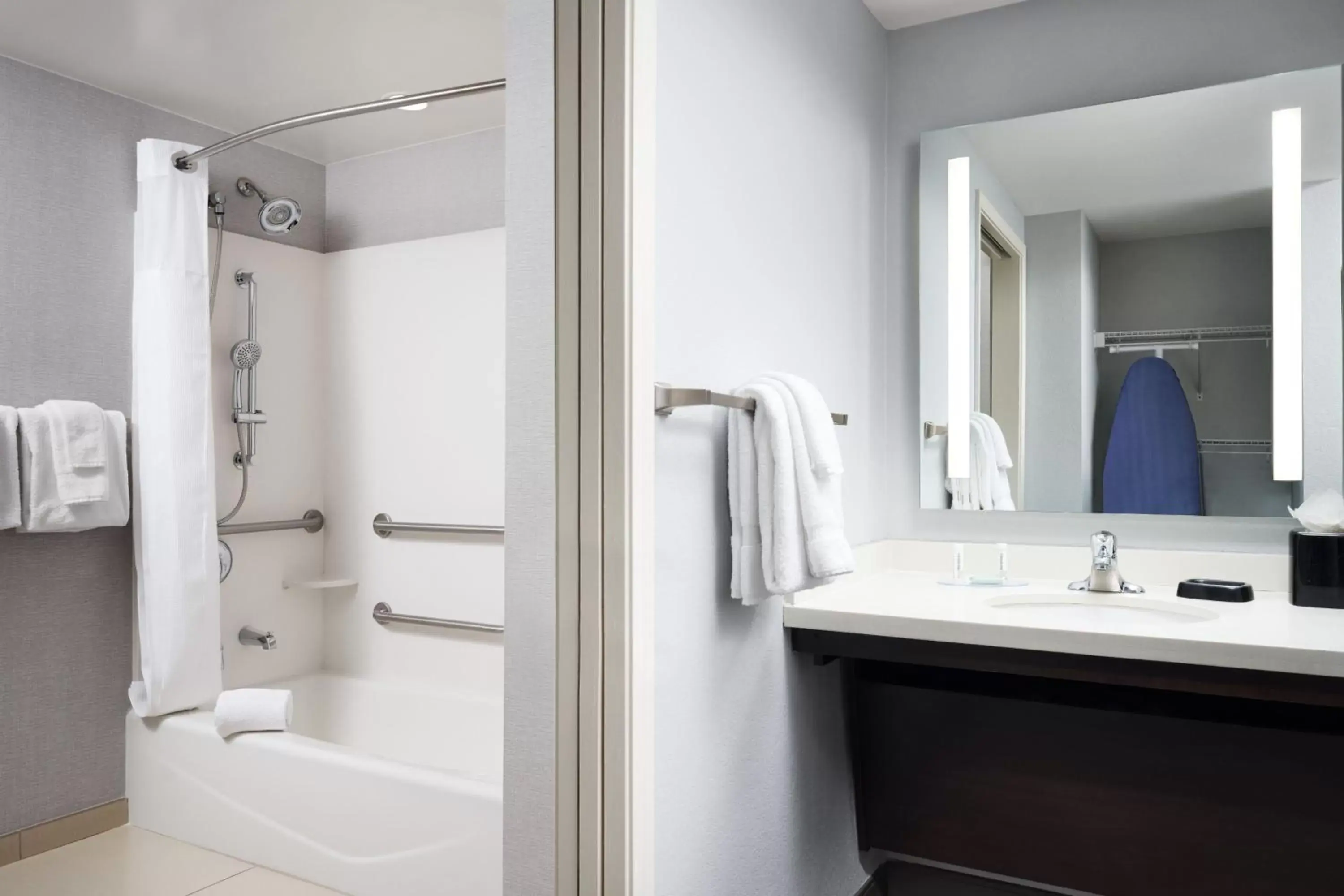 Bedroom, Bathroom in Residence Inn by Marriott Los Angeles Redondo Beach