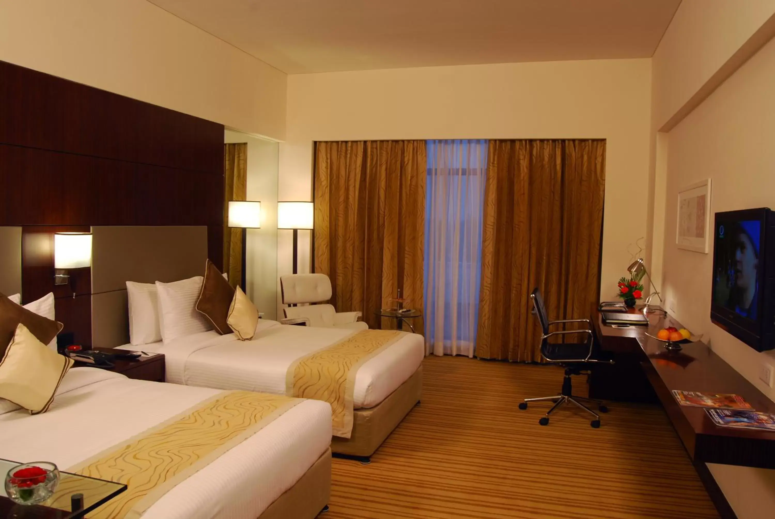 Photo of the whole room, Bed in Country Inn & Suites By Radisson, Sahibabad