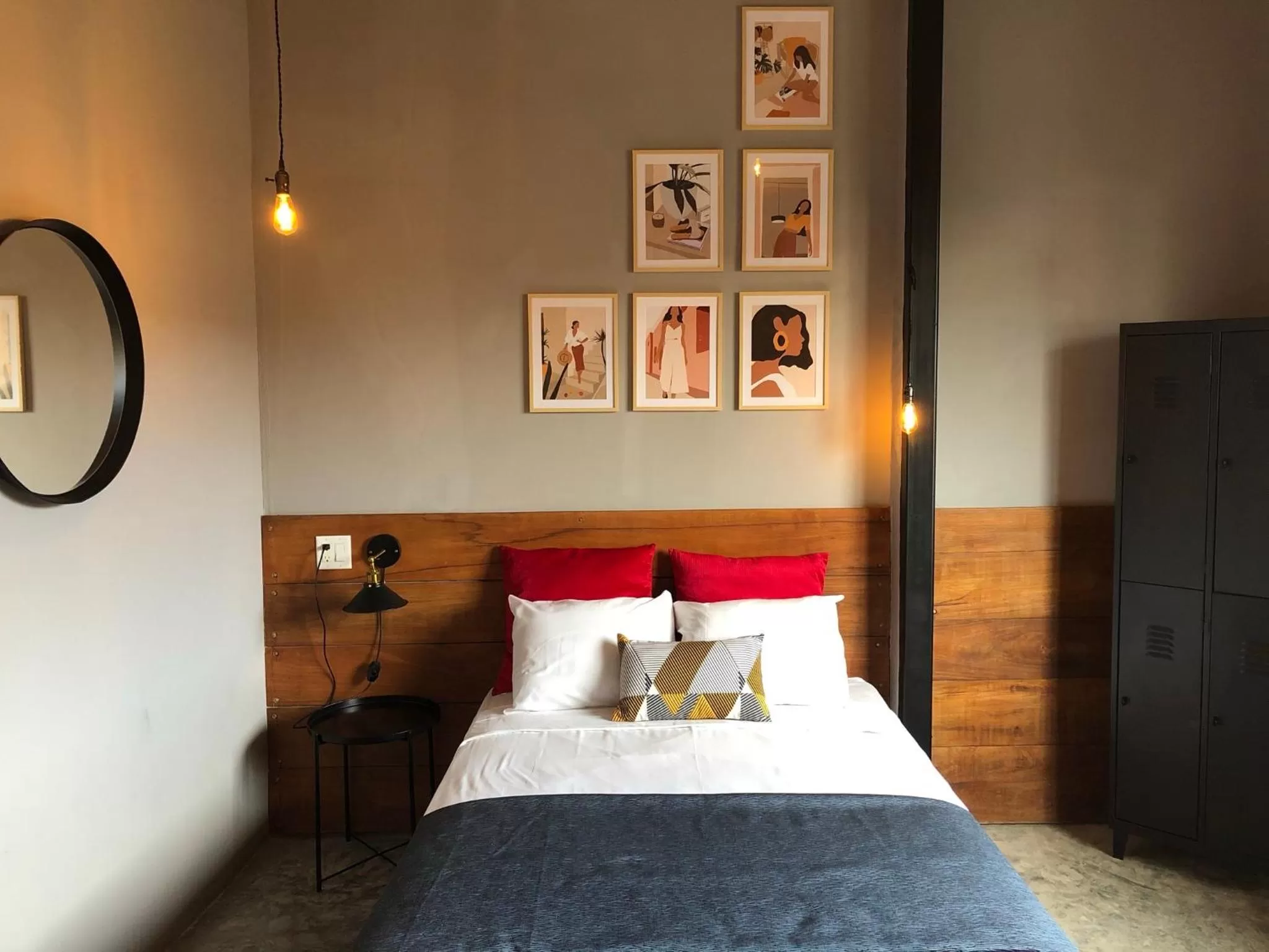 Bedroom, Bed in Canova