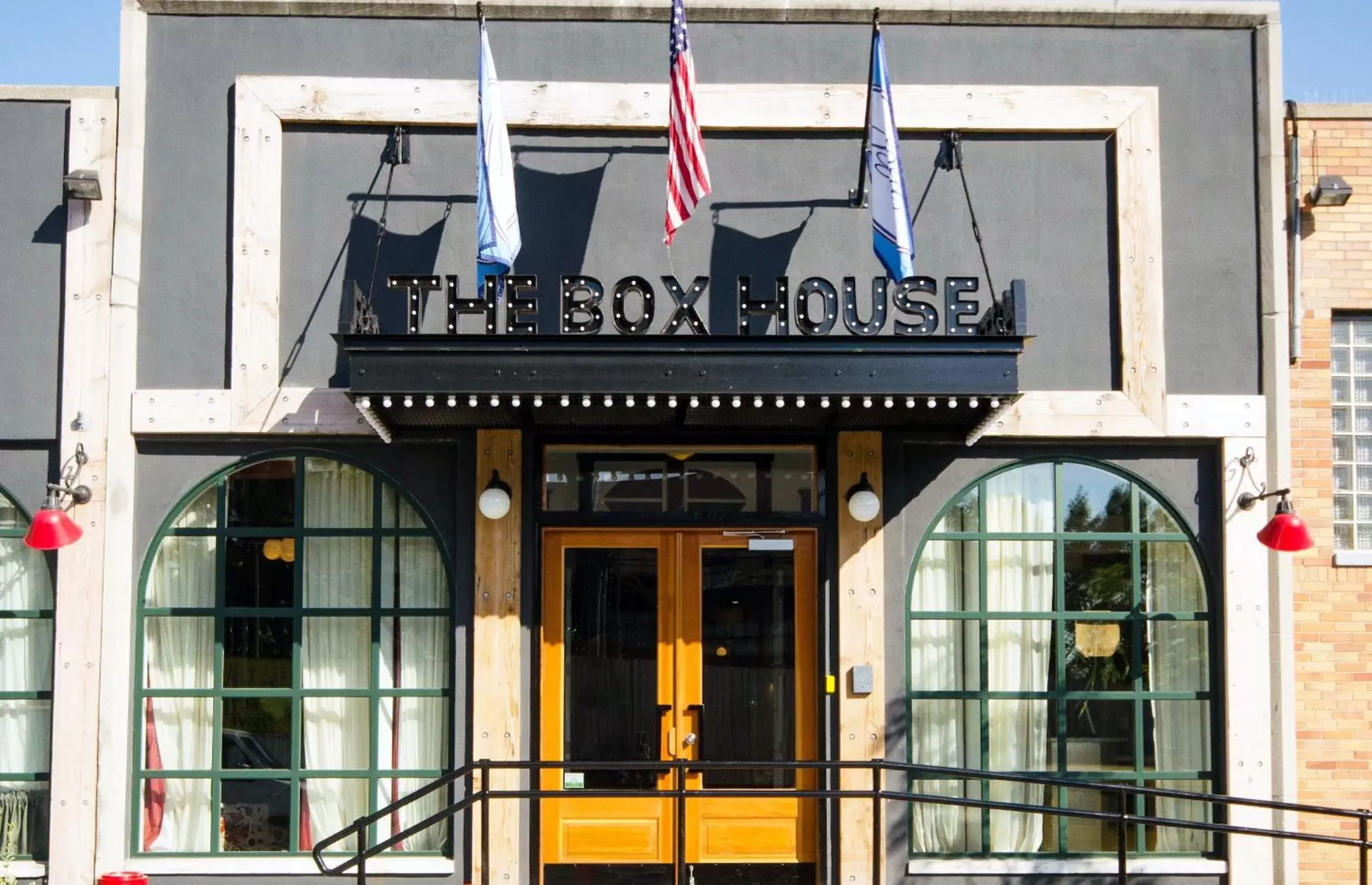 Facade/entrance in The Box House Hotel