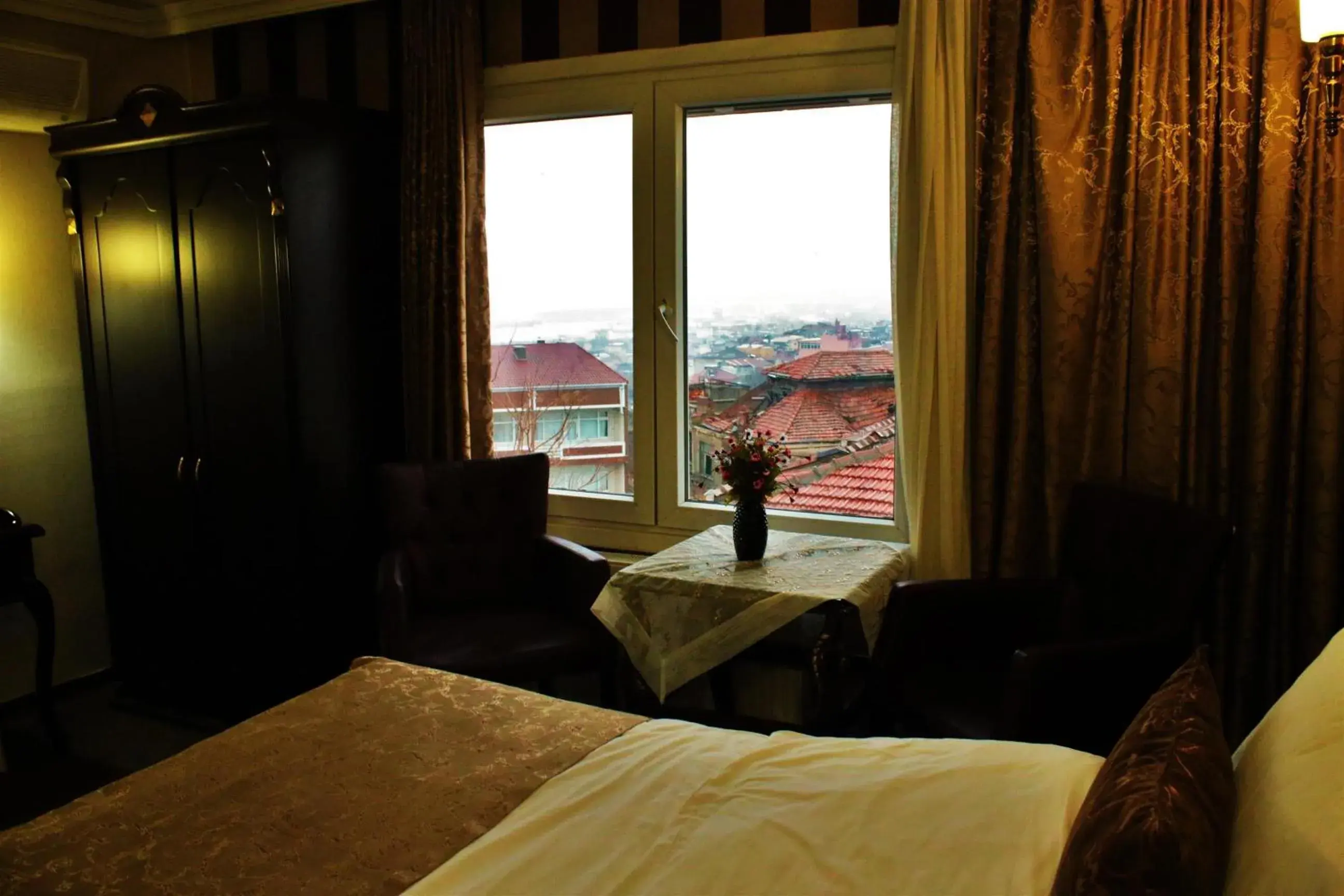 Bed, Mountain View in Sultanahmet Park Hotel