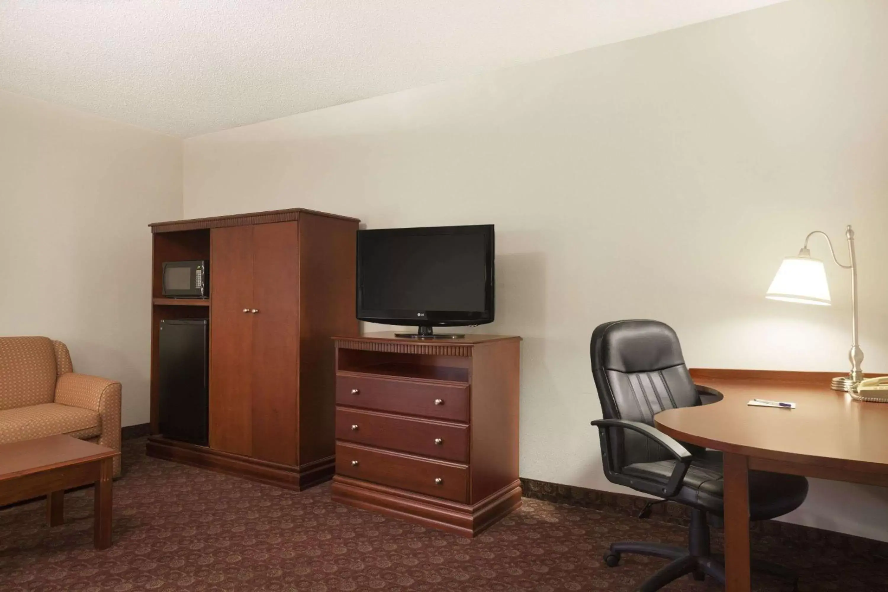Photo of the whole room, TV/Entertainment Center in Baymont by Wyndham Sioux Falls