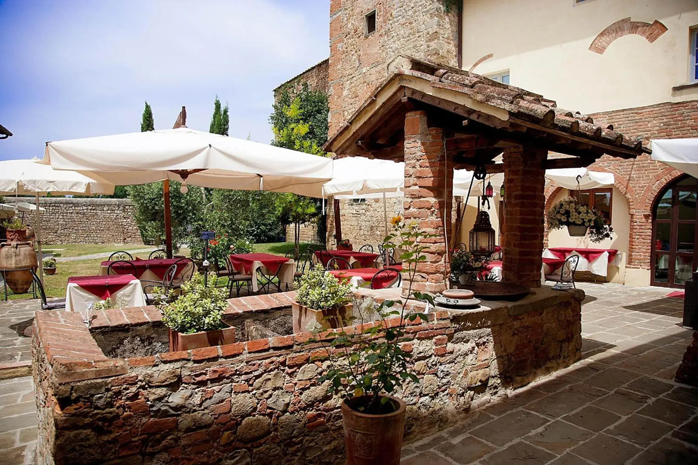 Property building, Restaurant/Places to Eat in Borgo Sant'ippolito Country Hotel
