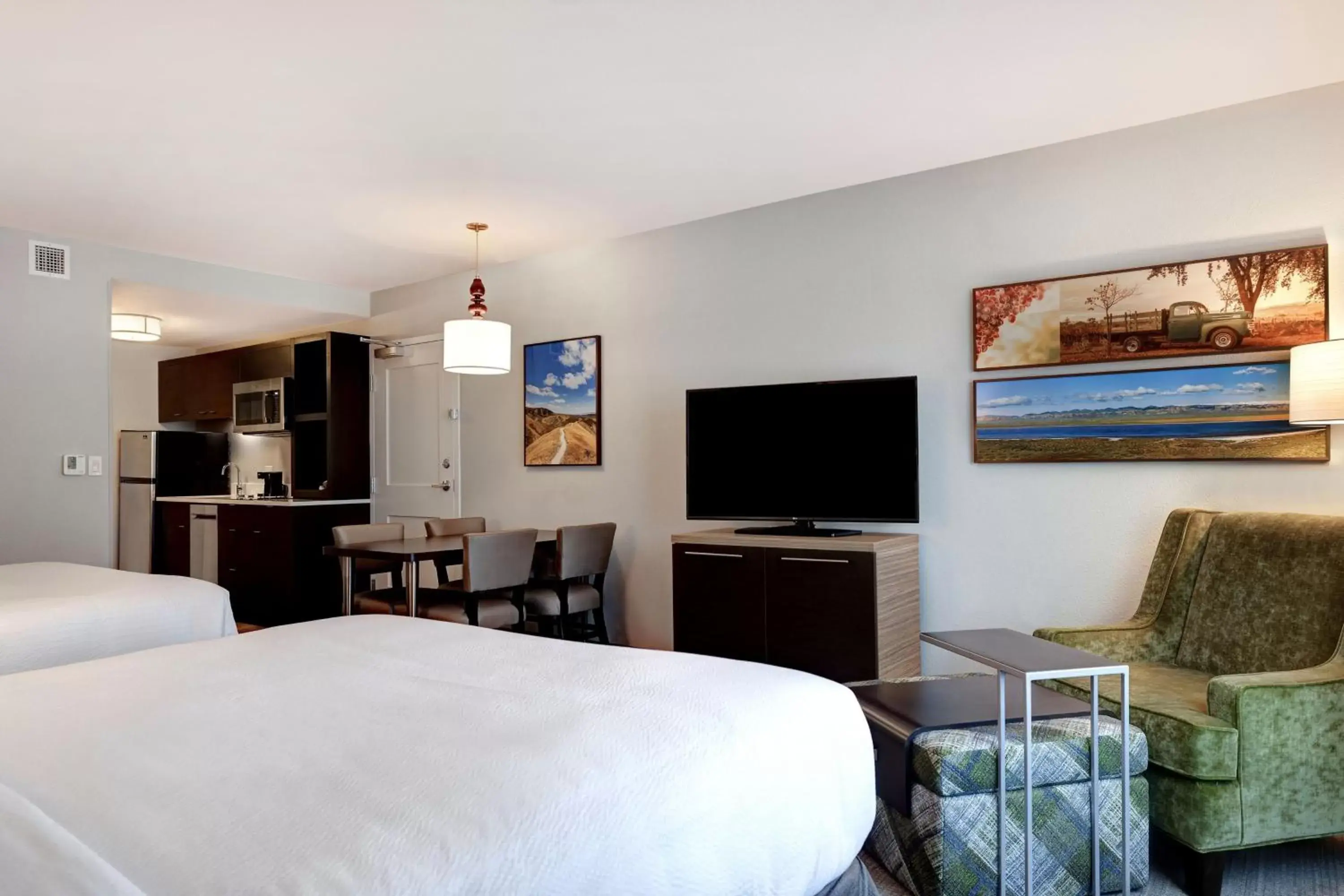 Photo of the whole room, TV/Entertainment Center in TownePlace Suites by Marriott San Luis Obispo